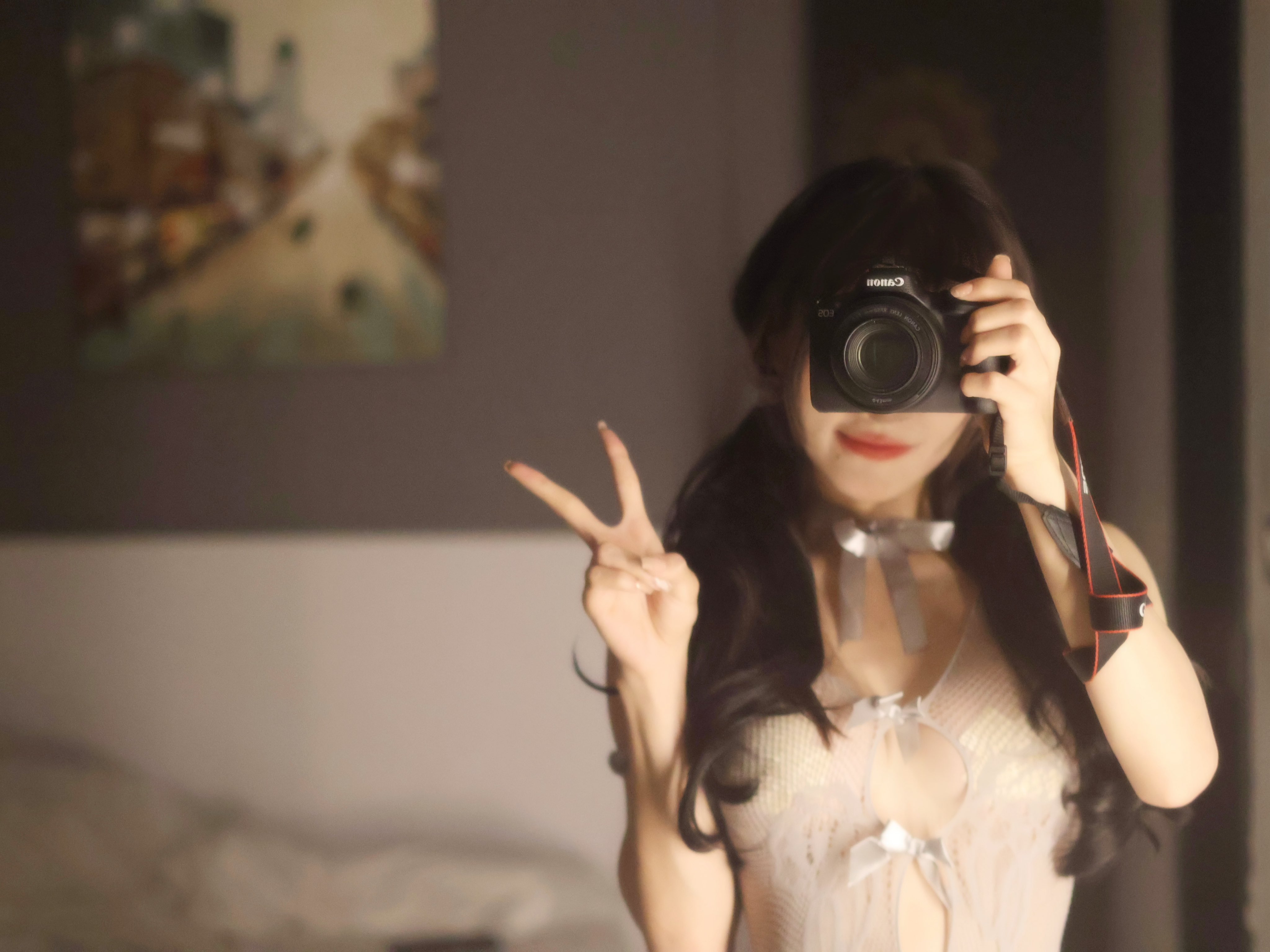 咪妮MiNimmm2006黑发相机自拍室内照片
