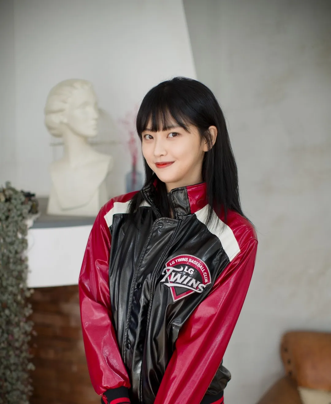 GMS(고말숙)红黑拼色服装造型室内近照