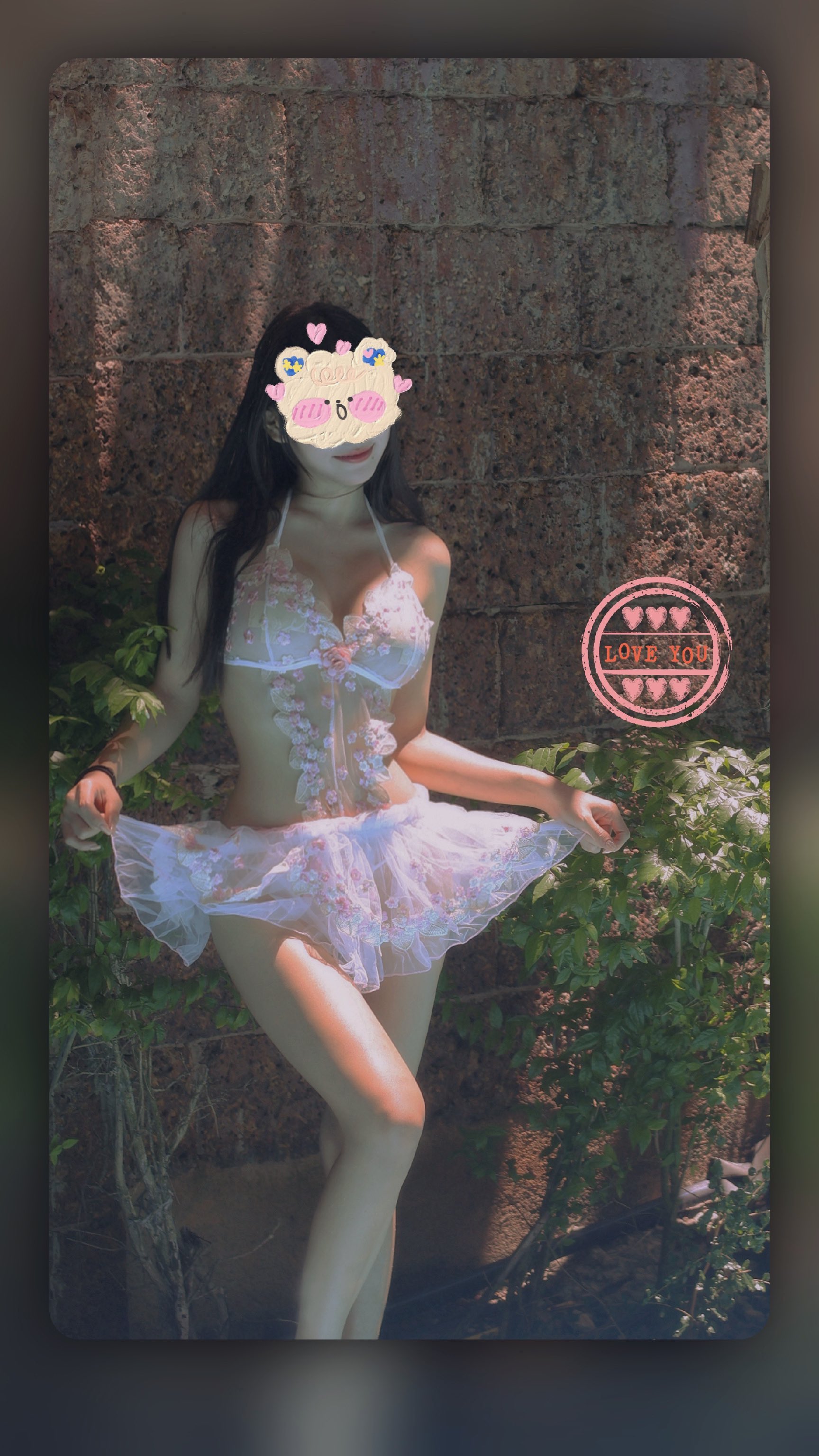 咪妮MiNimmm2006白色裙装户外背景照片