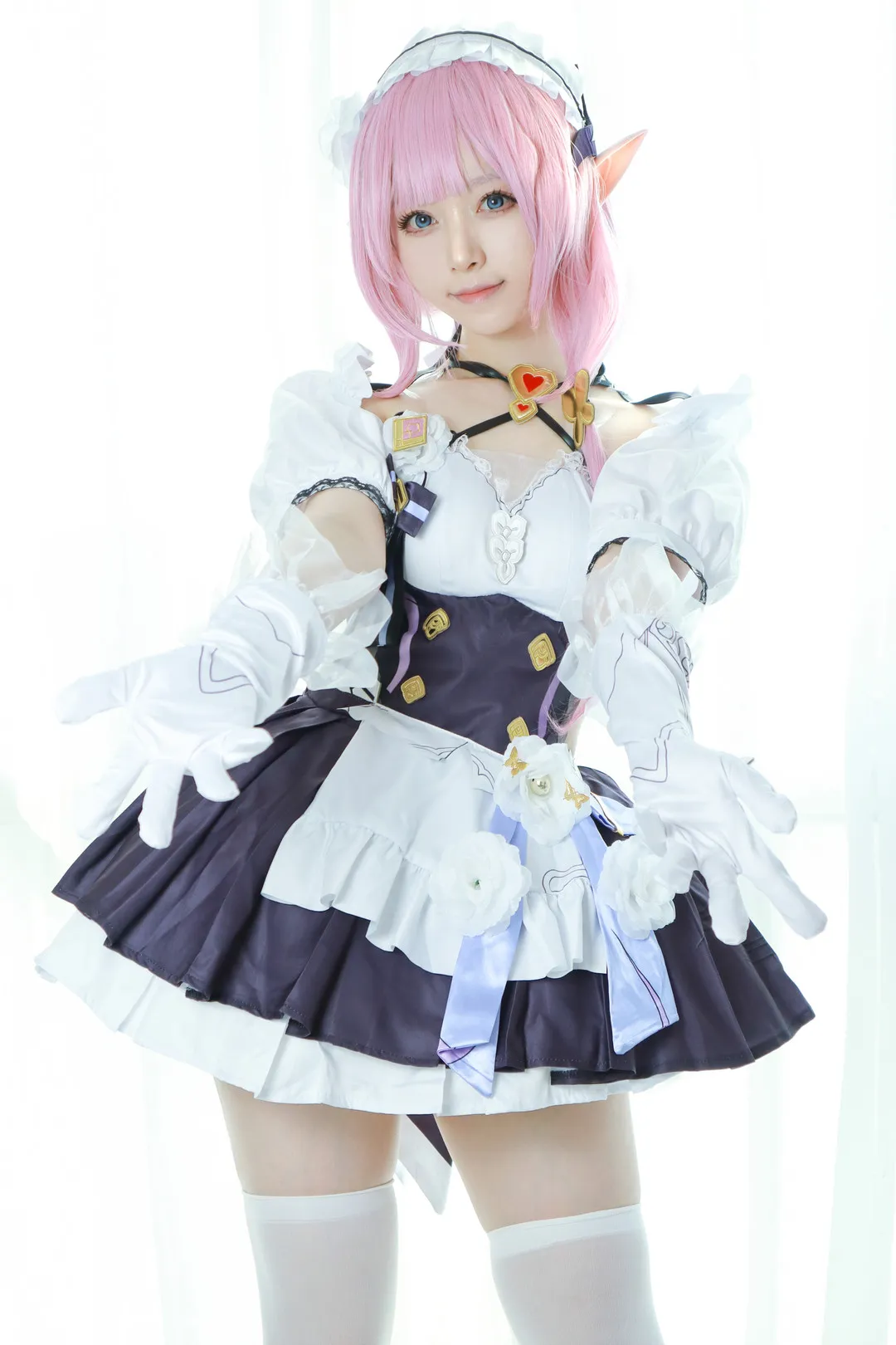Asagiriai粉色假发与白黑裙装Cosplay照片