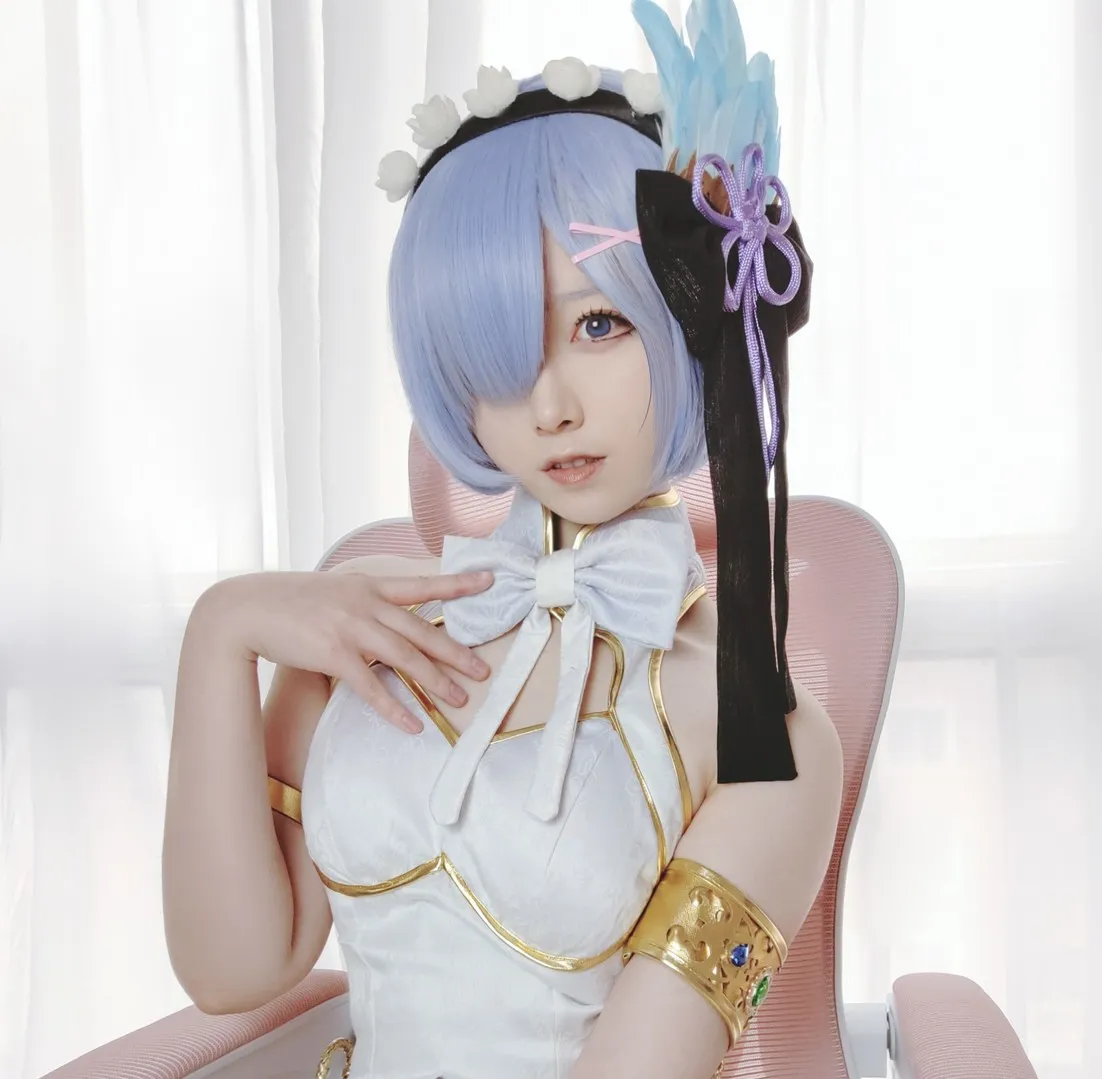 Asagiriai蓝色短发白色服装Cosplay室内照片