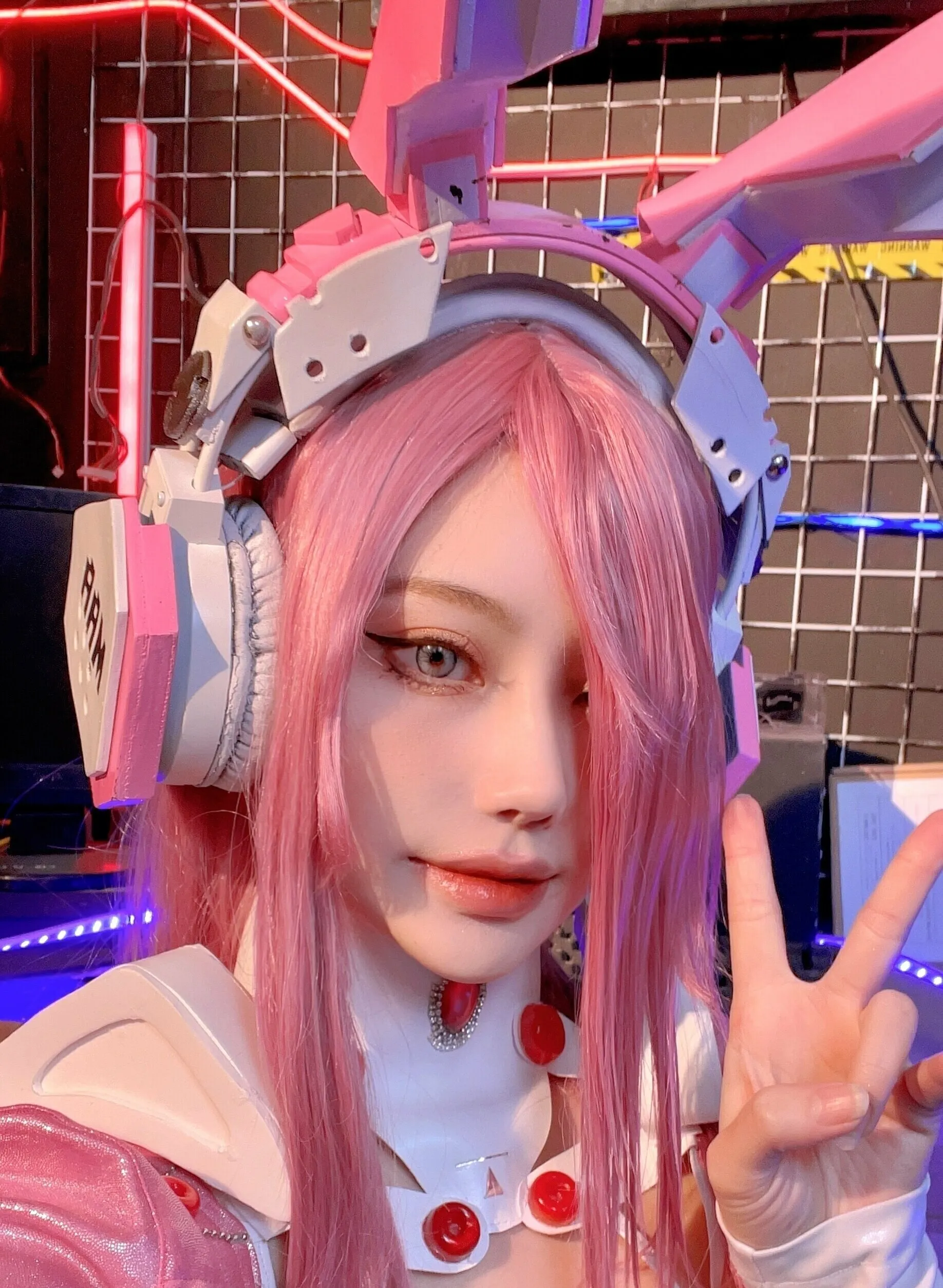 ChoiJiYun粉色假发红白服装Cosplay造型照片