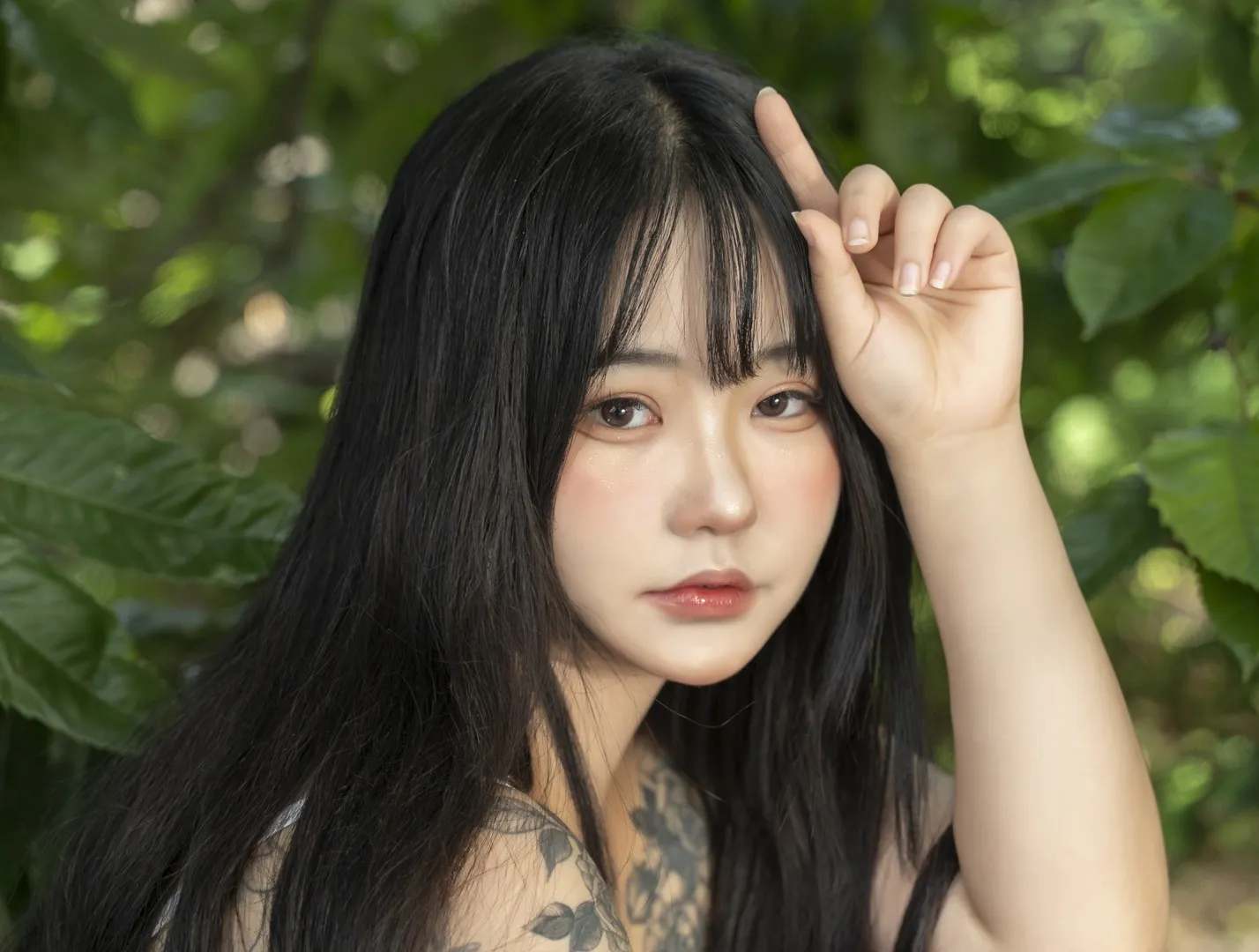 BoyeonJeon(전보연)黑发近景与手部姿态写真