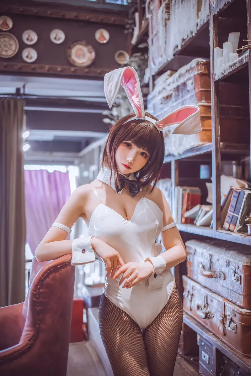 coser衣衣作品目录与编号更新 coser衣衣白色兔女郎站姿角色造型