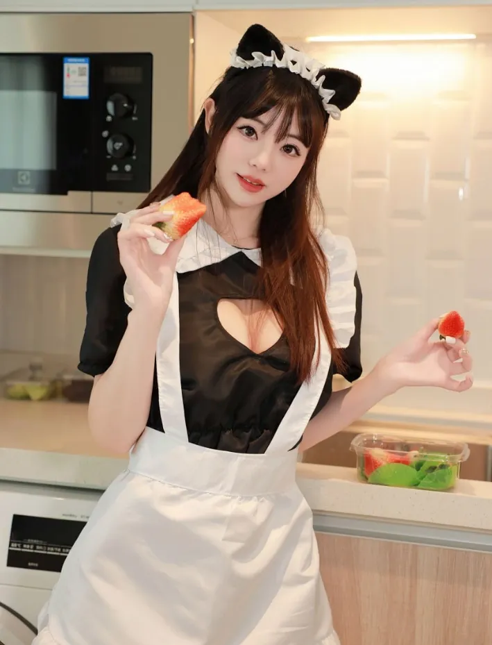 佘贝拉Bella作品目录与编号更新 佘贝拉Bella黑白女仆服装造型与室内近景照片