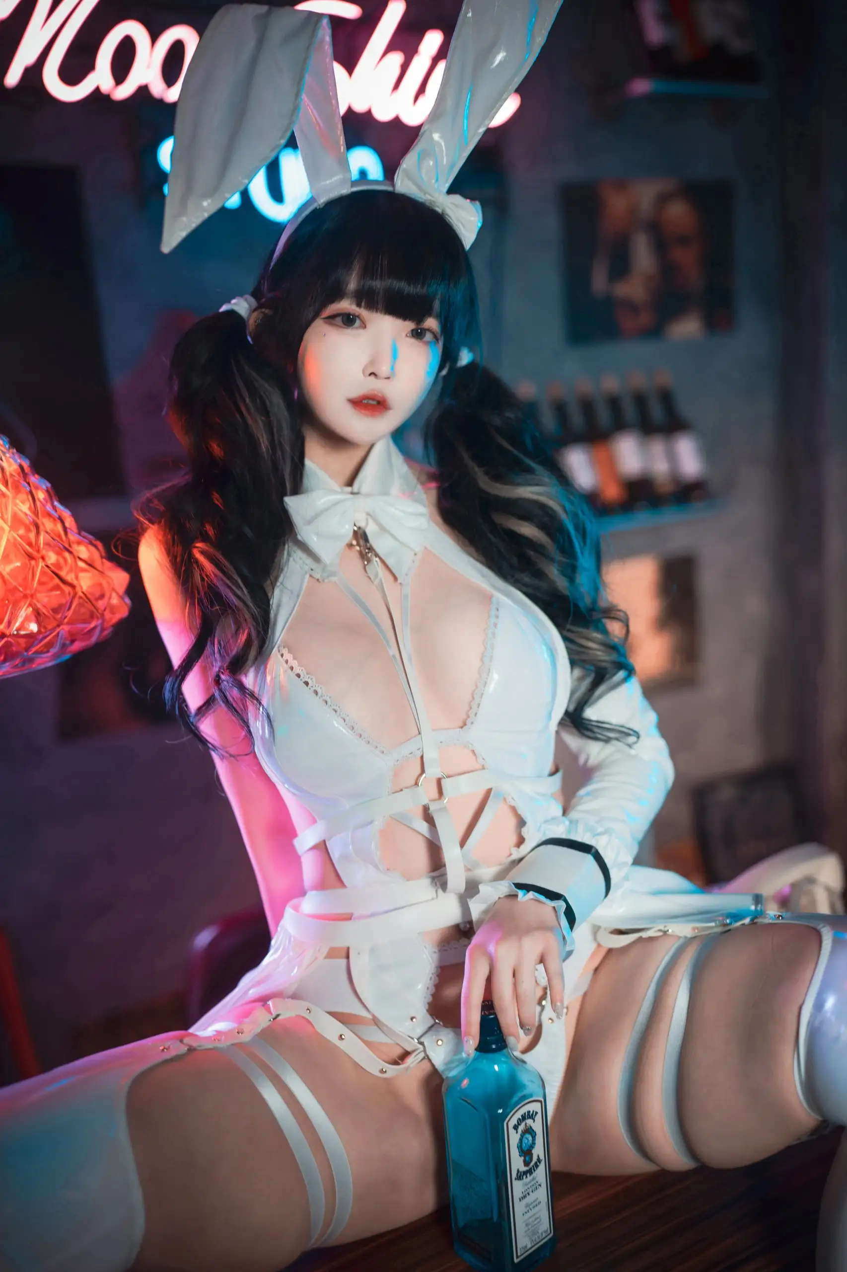 Aram(아람)作品目录｜作品编号、合集列表与最新更新 Aram(아람)白色主题服装与兔耳配饰造型照片