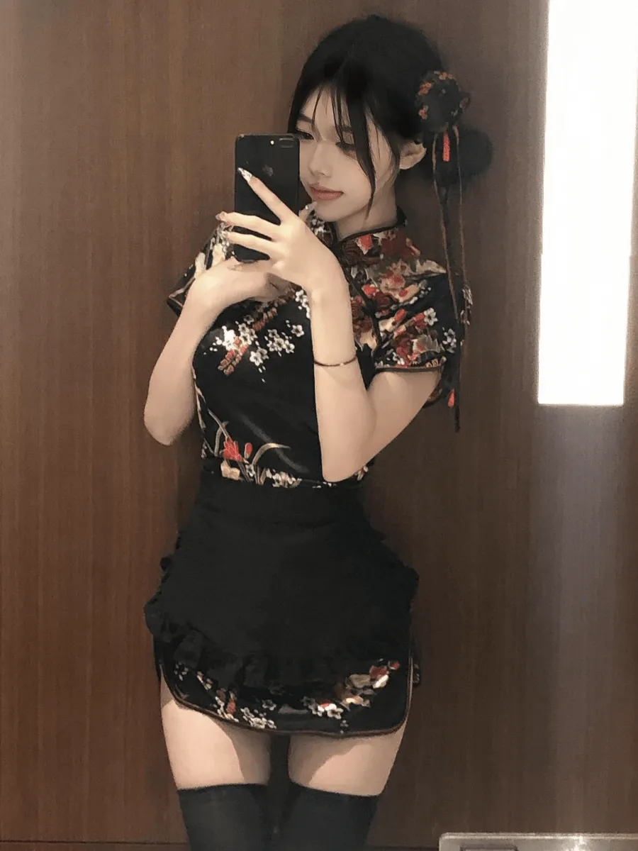 chiara作品目录｜作品编号、合集列表与最新更新 chiara黑色花纹服饰造型与长发配饰