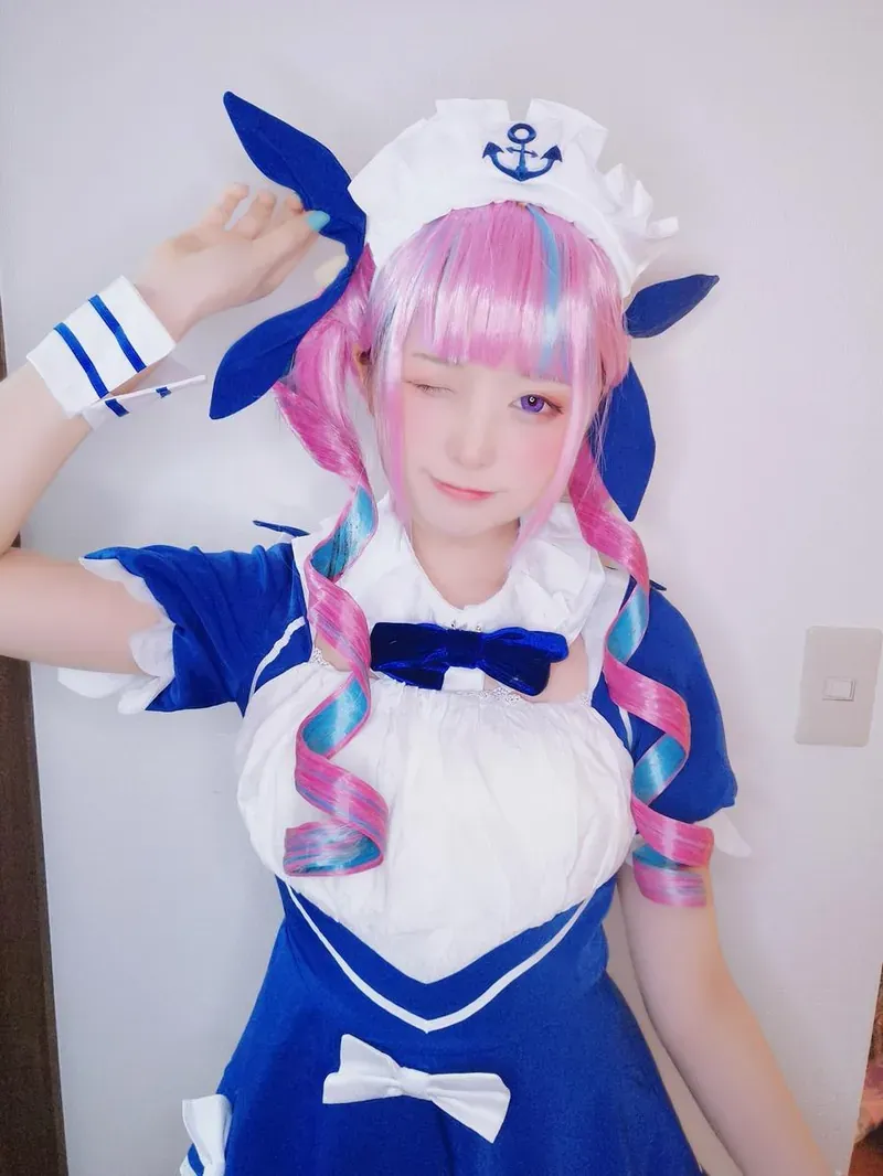 KuukoW作品目录｜作品编号、合集列表与最新更新 KuukoW粉色假发与蓝白Cosplay服装造型