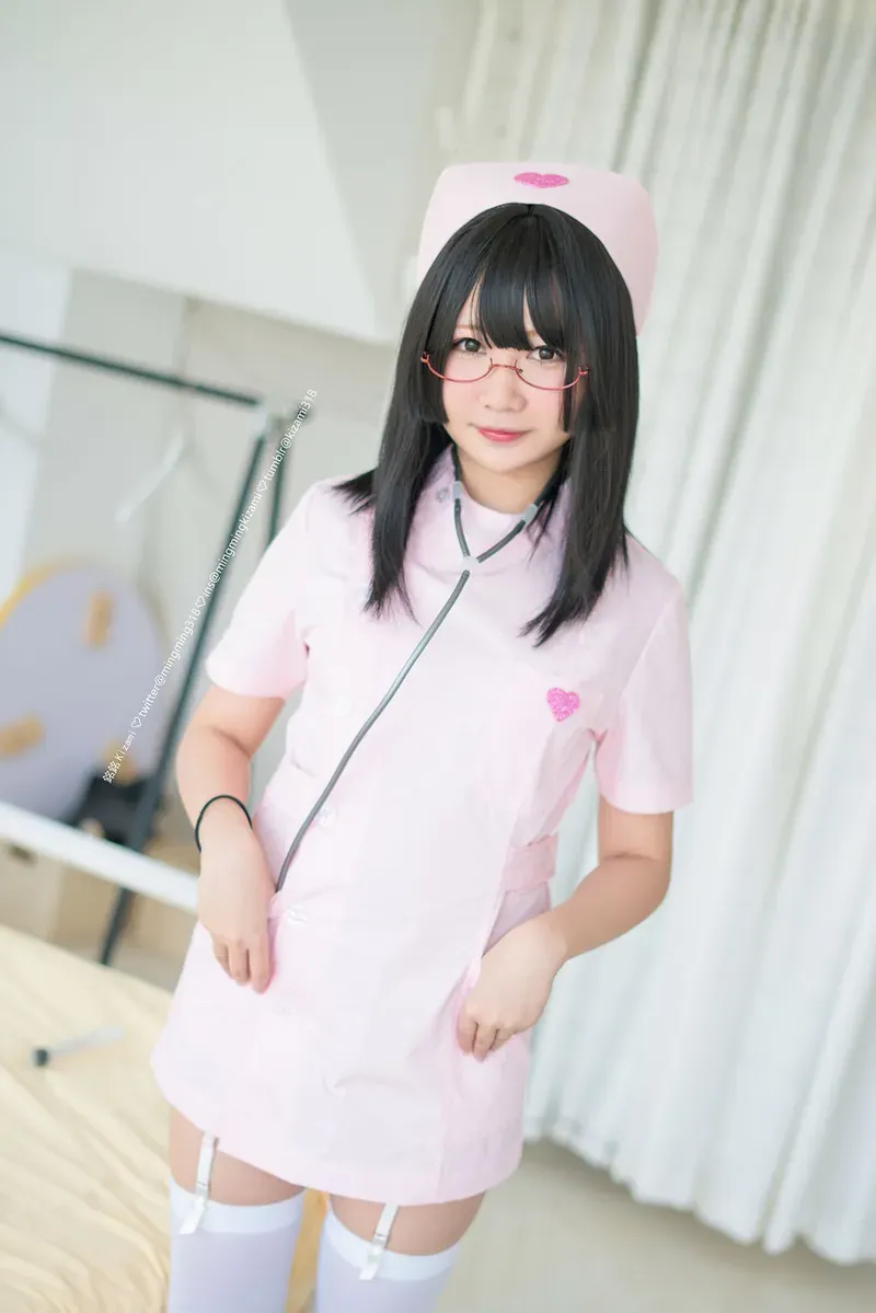 ELaine作品目录|作品编号、合集列表与最新更新 ELaine粉色角色服装与眼镜造型