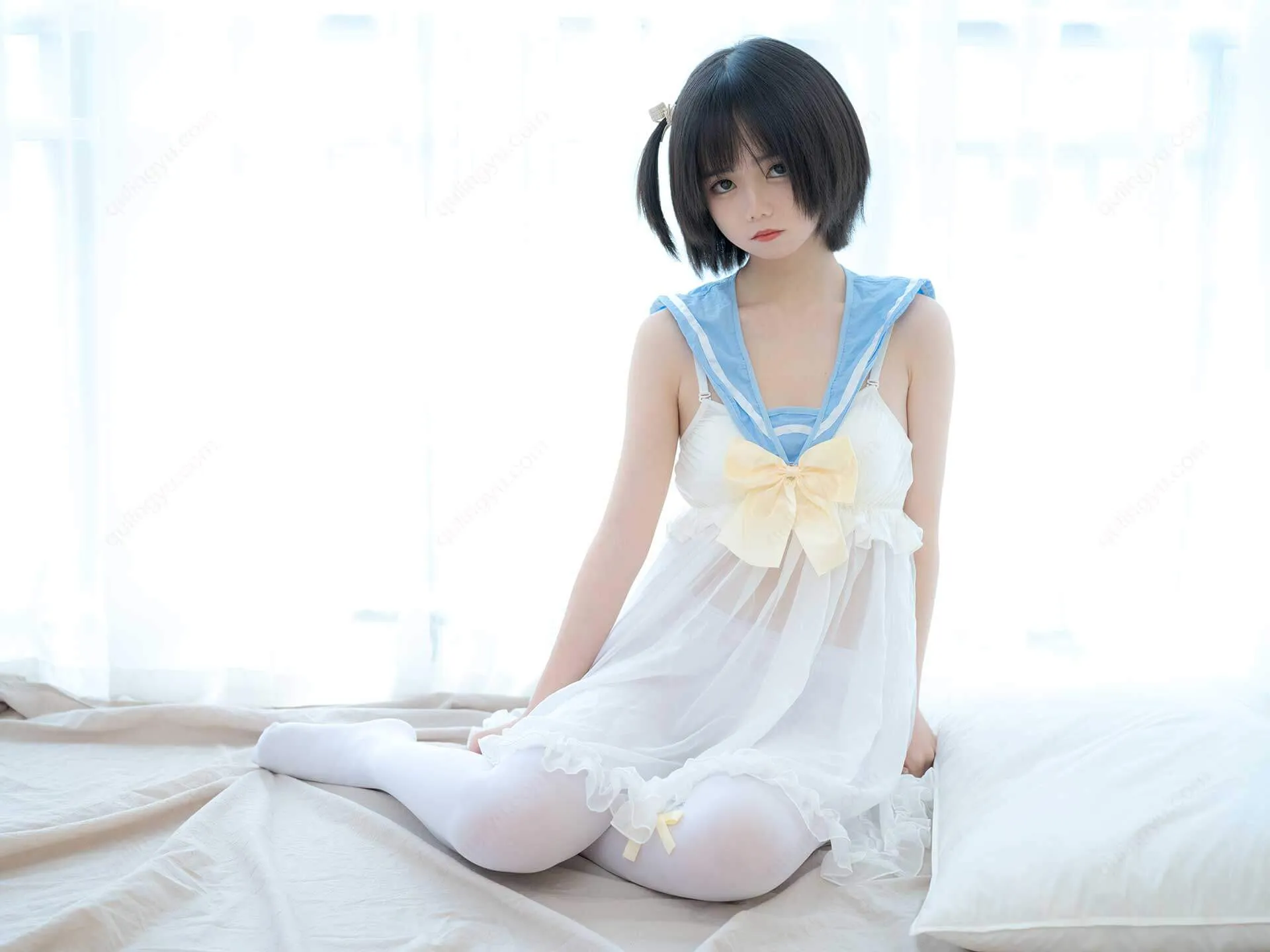 少女秩序作品目录｜作品编号、合集列表与最新更新 少女秩序白色裙装与床面柔光场景