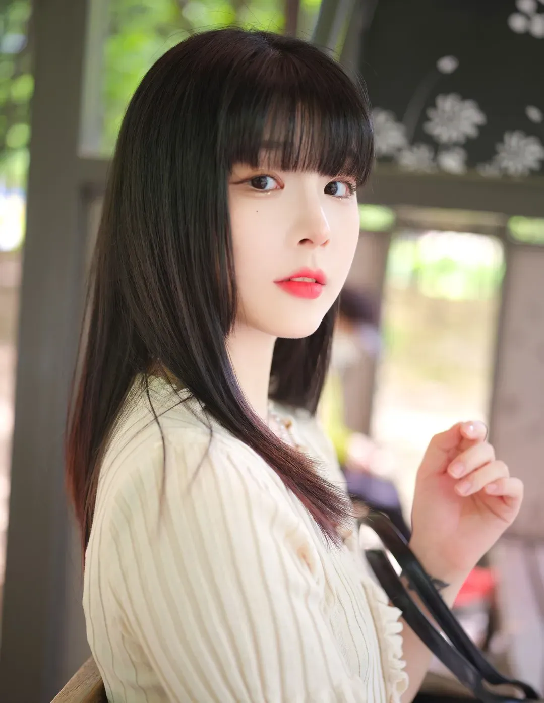 JangJoo(Isabella)장주作品目录|作品编号、合集列表与最新更新 JangJoo(Isabella)장주黑发刘海室内近景