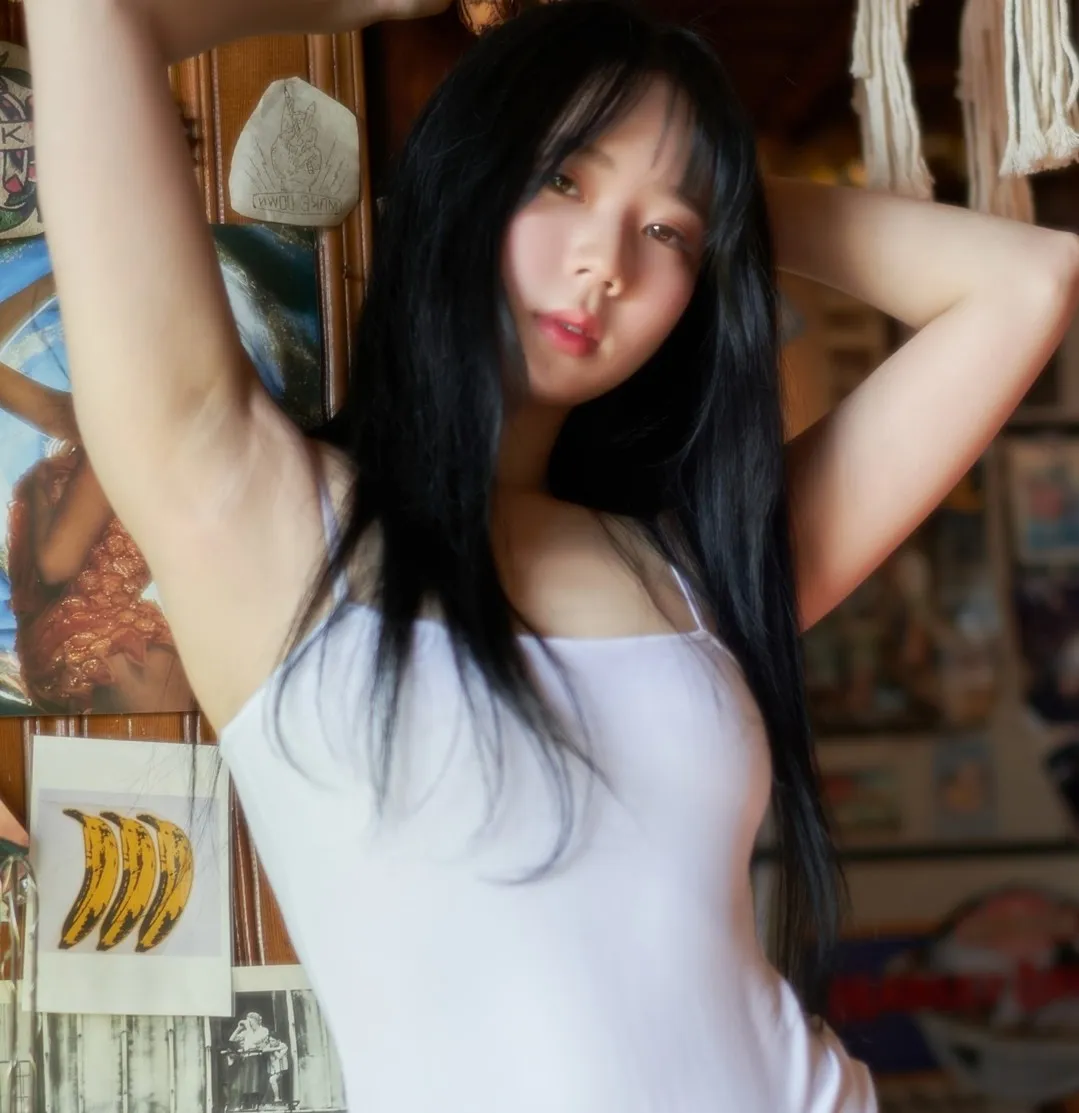 Myu_a(뮤아)作品目录｜作品编号、合集列表与最新更新 Myu_a(뮤아)白色服装室内近景造型图