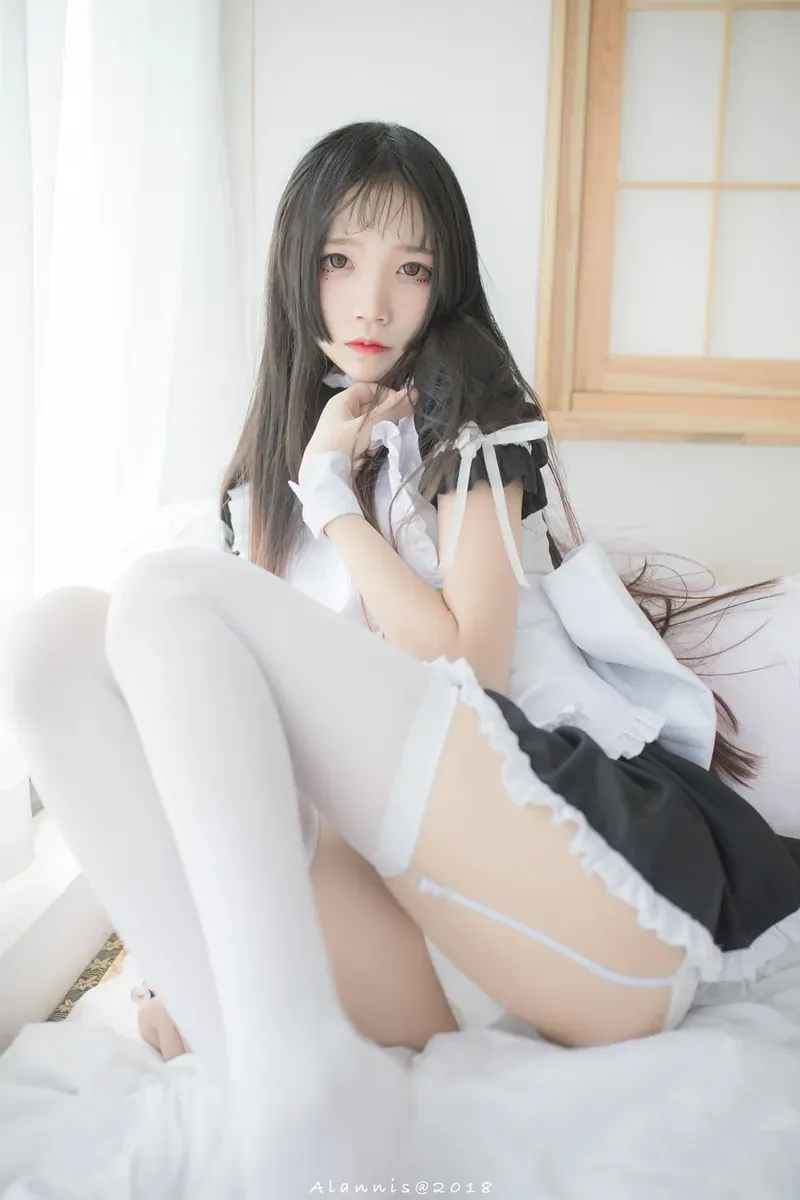 PAKI酱作品目录|作品编号、合集列表与最新更新 PAKI酱黑白服装造型明亮室内照片