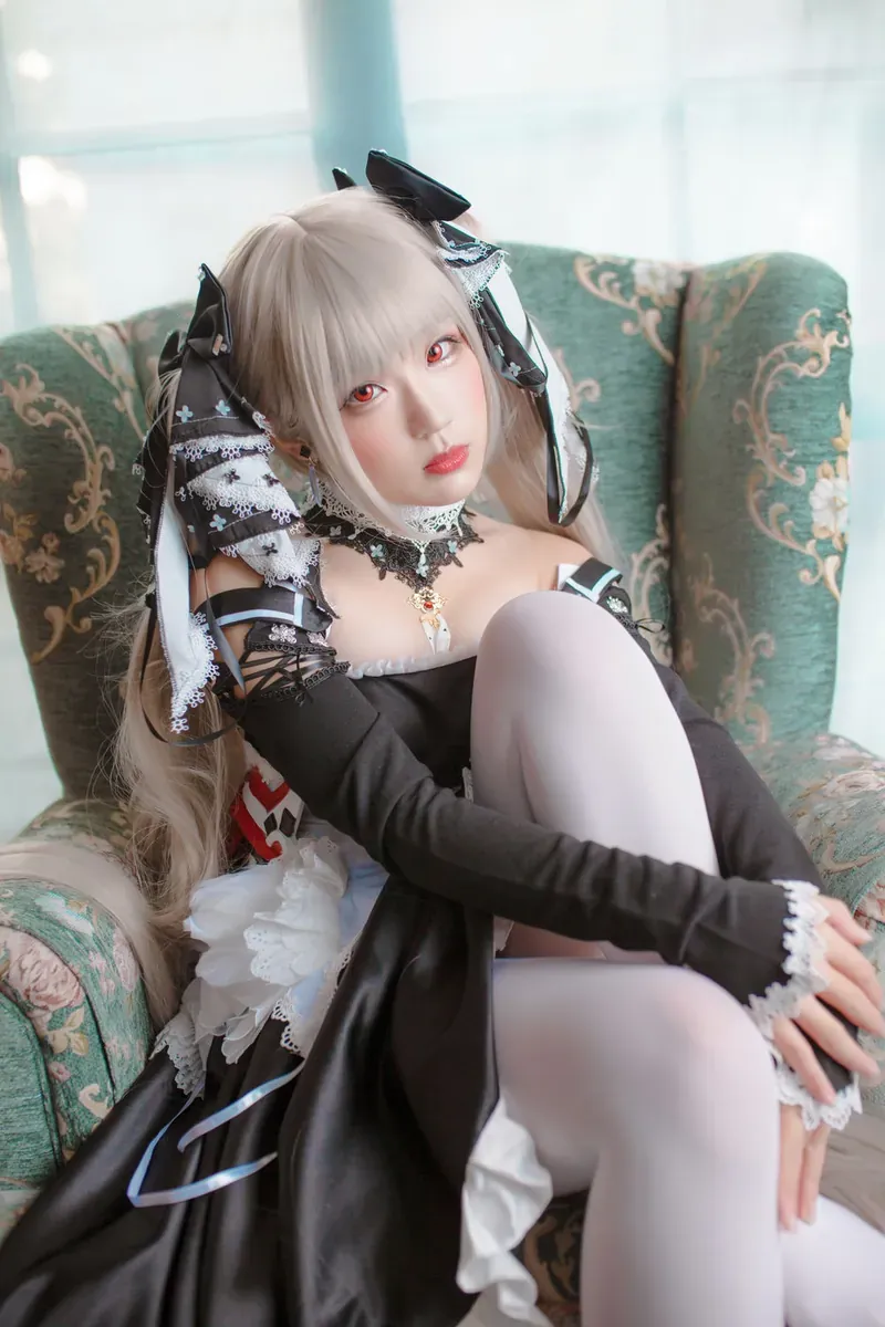 弥美Mime作品目录｜作品编号、合集列表与最新更新 弥美Mime黑白服装角色室内坐姿造型
