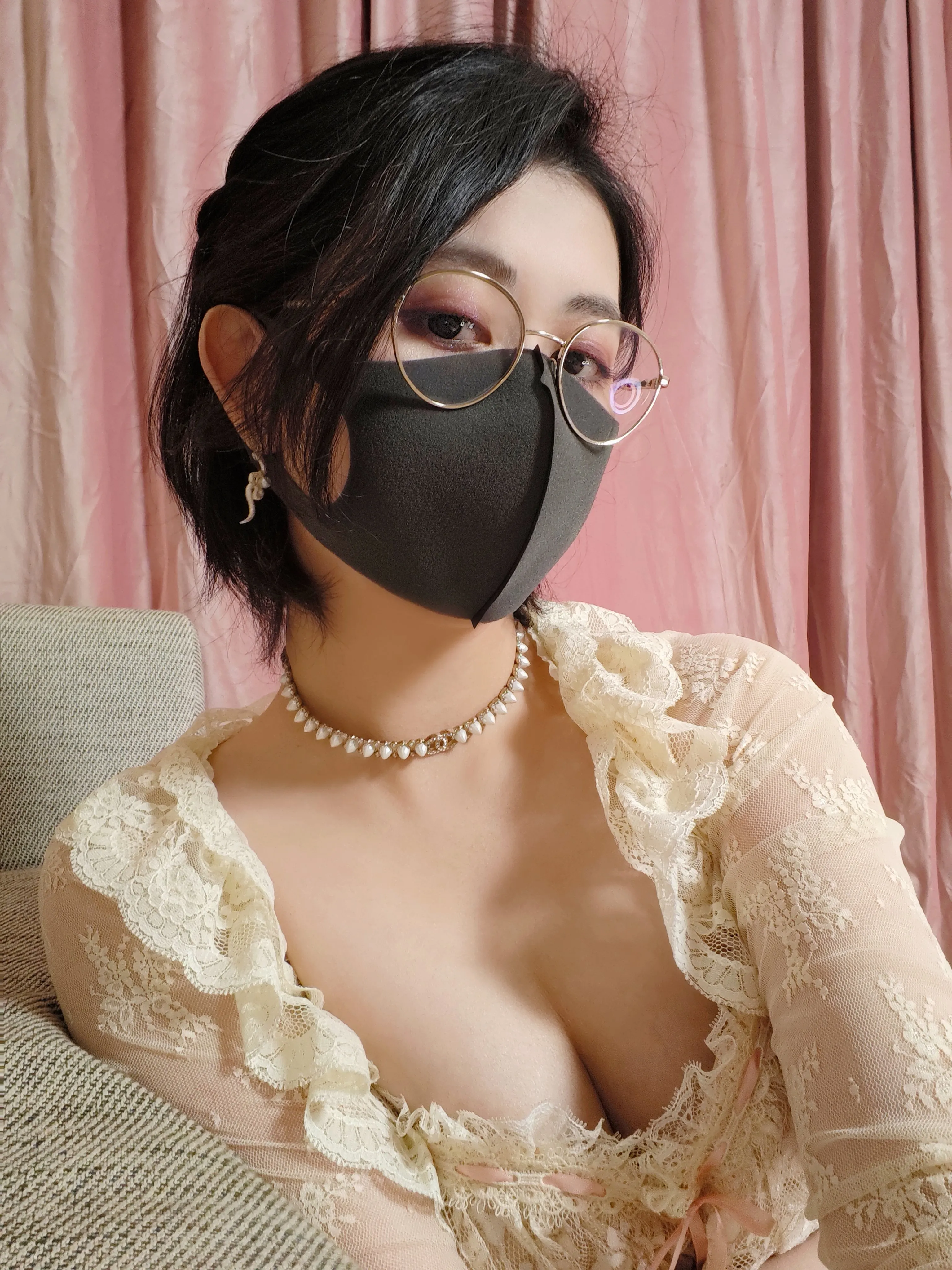 naimi奶咪作品目录｜作品编号、合集列表与最新更新 naimi奶咪蕾丝服装近景造型
