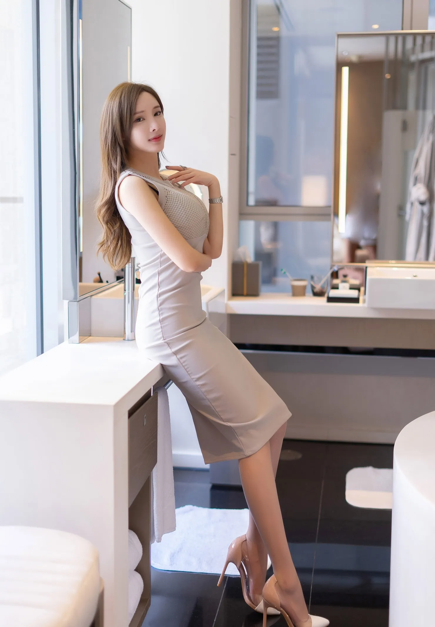 Carol周妍希作品目录与编号更新 Carol周妍希白色连衣裙室内坐姿造型