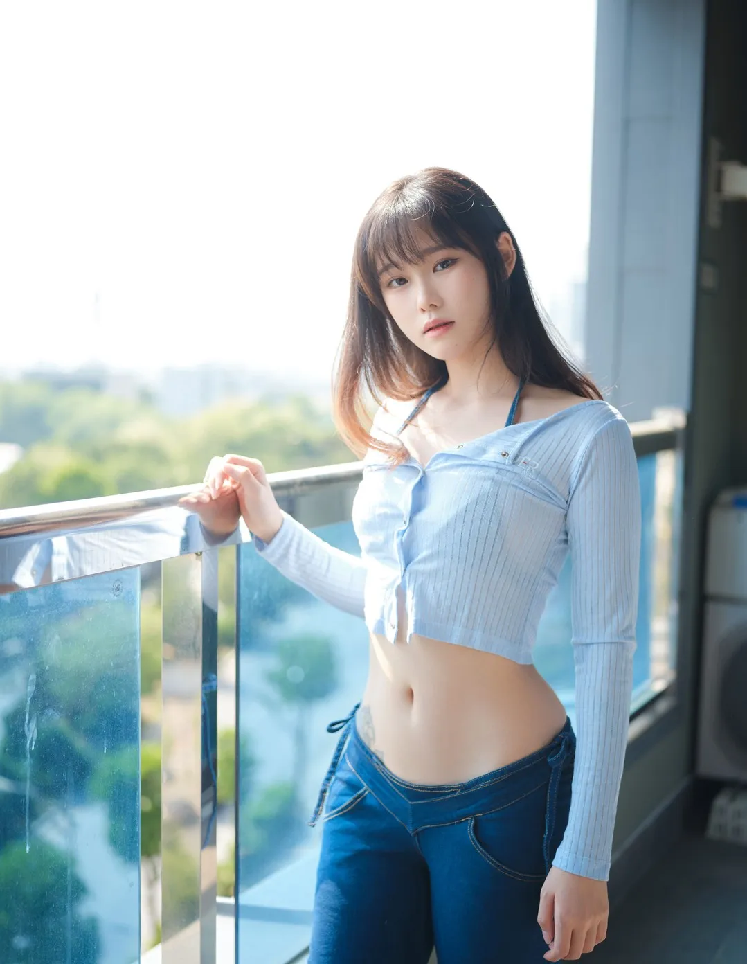 Sira(시라)作品目录|作品编号、合集列表与最新更新 Sira(시라)蓝色上衣造型人像照片