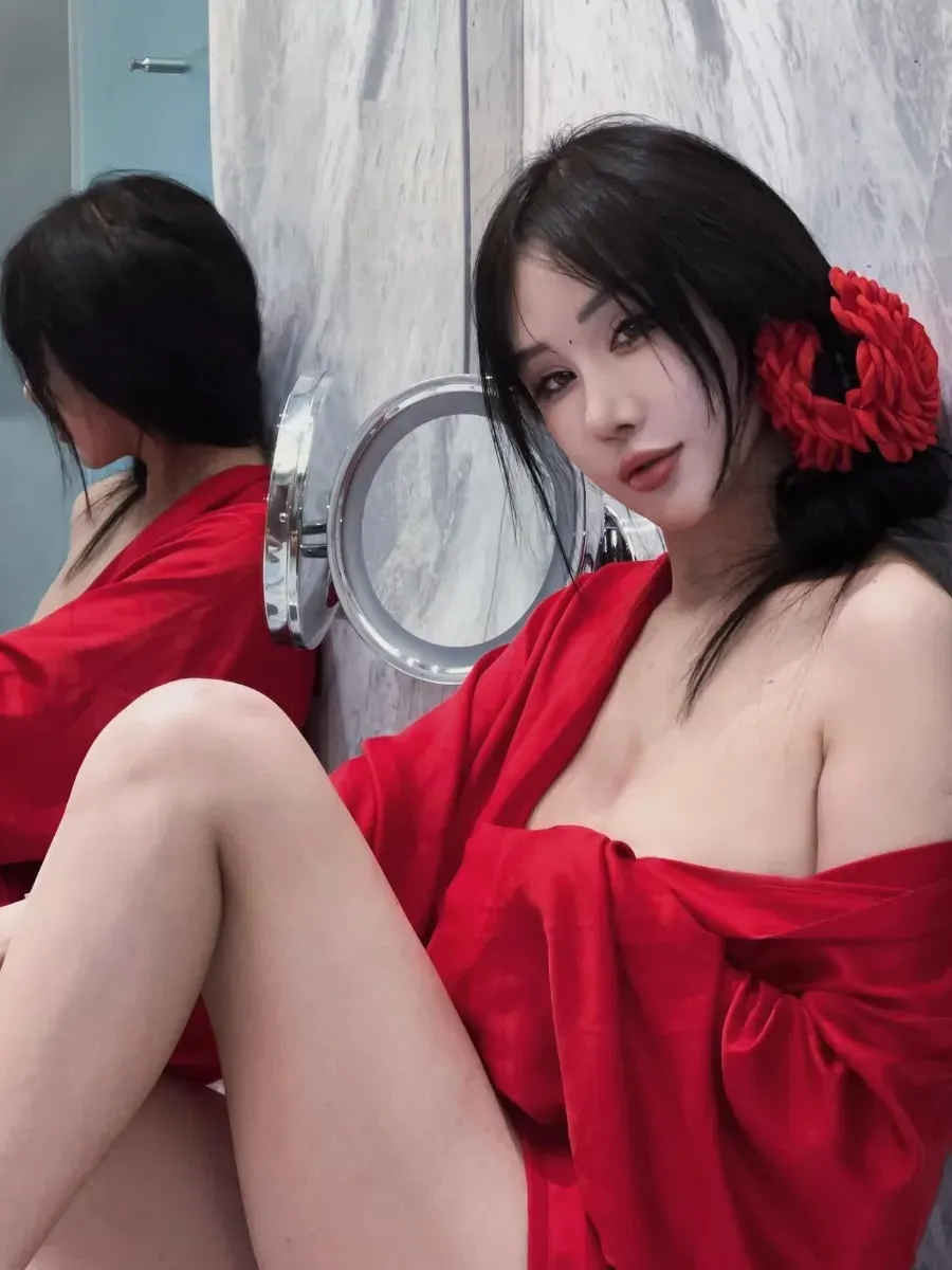 孟晓艺dana作品目录|作品编号、合集列表与最新更新 孟晓艺dana红色服装镜面环境造型照片