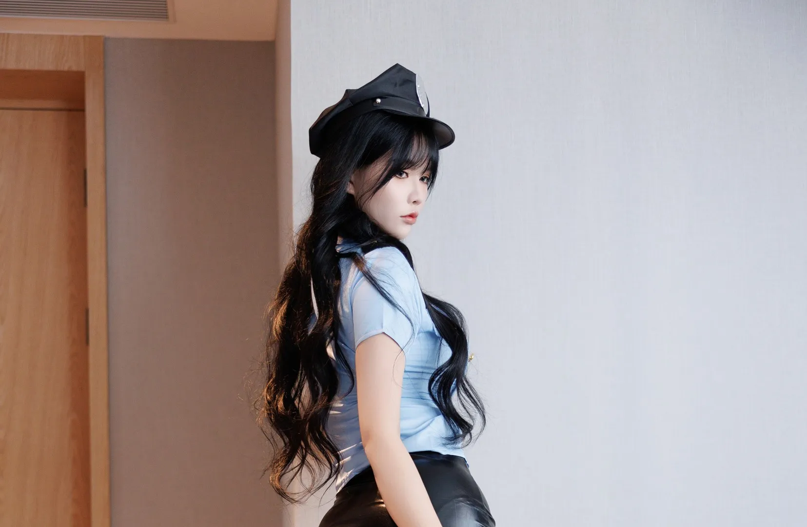 miss touch作品目录与编号更新 miss touch蓝色制服造型室内照片
