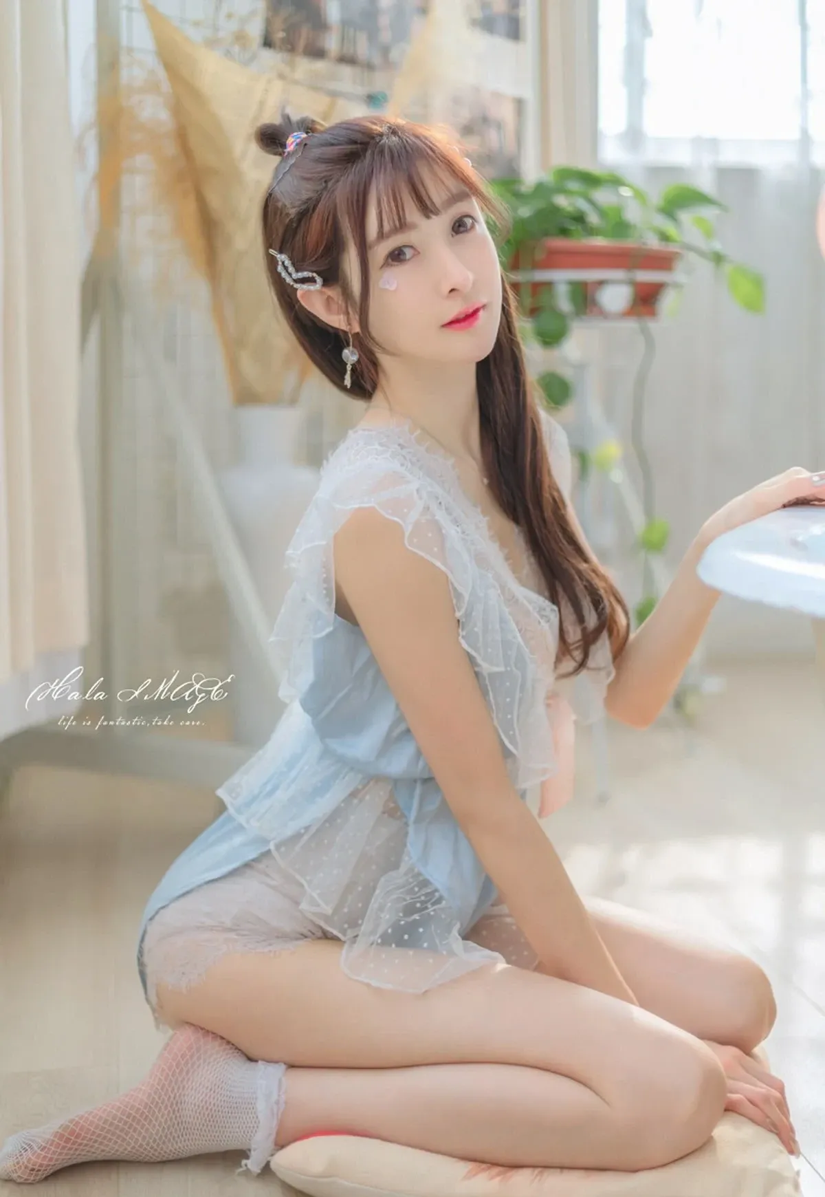 王羽杉Barbieshy作品目录｜作品编号、合集列表与最新更新 王羽杉Barbieshy浅色服装室内造型照片