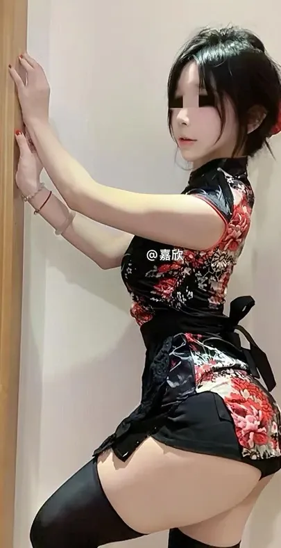 小蒋姐姐作品目录|作品编号、合集列表与最新更新 小蒋姐姐黑红服装造型侧面图