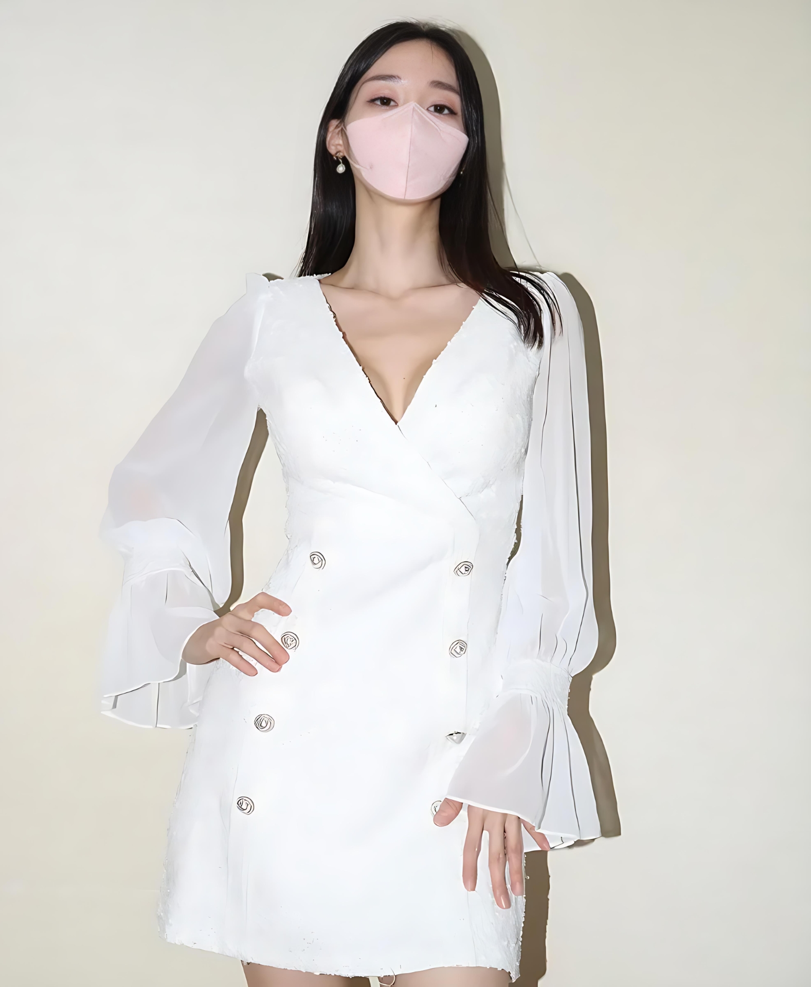 伊芙琳Evelyn作品目录｜作品编号、合集列表与最新更新 伊芙琳Evelyn白色连衣裙造型照片