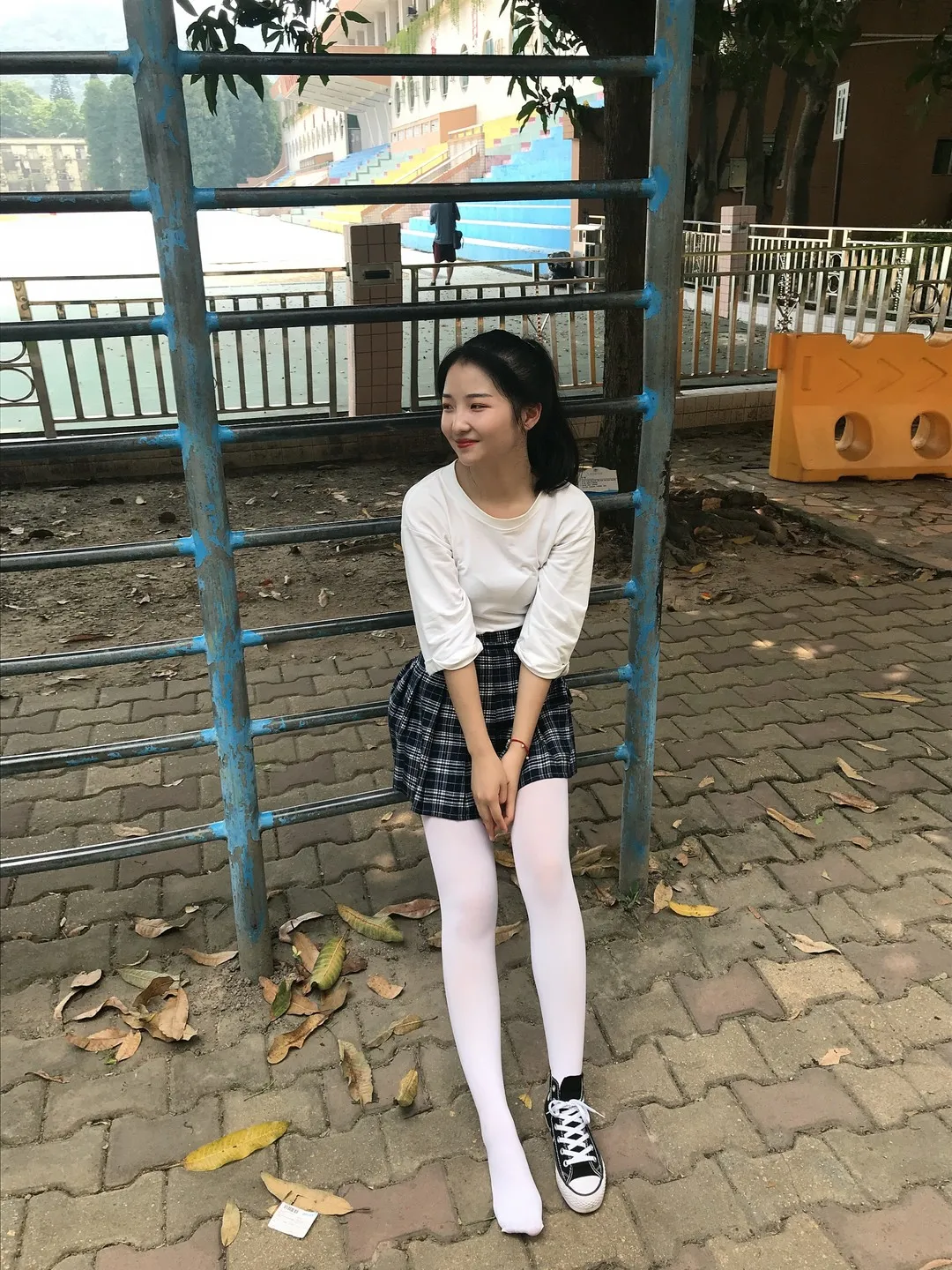 最爱帆布鞋作品目录｜编号更新与合集范围整理 最爱帆布鞋白色上衣格纹裙生活感造型照片