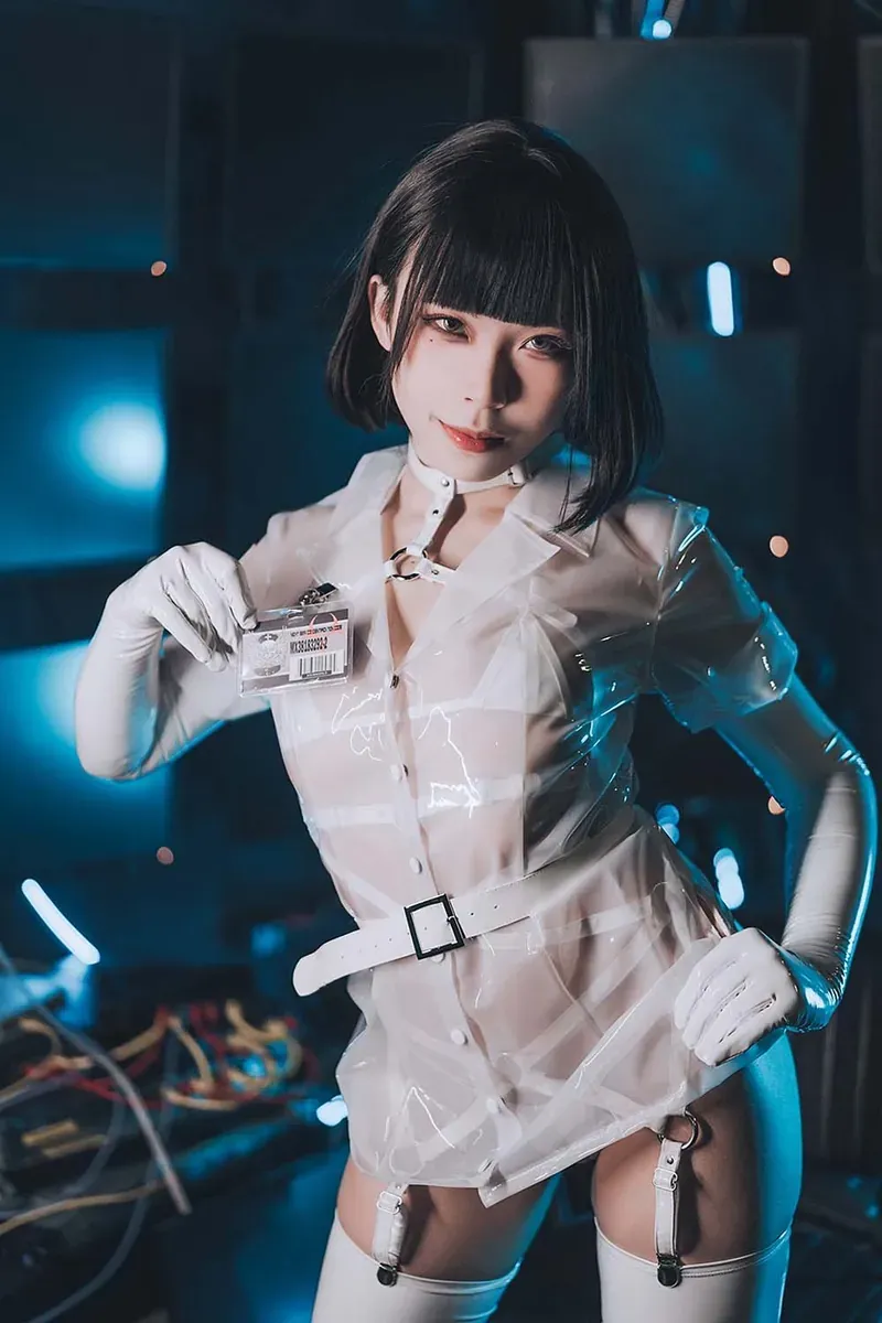 晕崽zz作品目录｜编号范围与代表作品整理更新 晕崽zz白色制服角色造型蓝色灯光场景