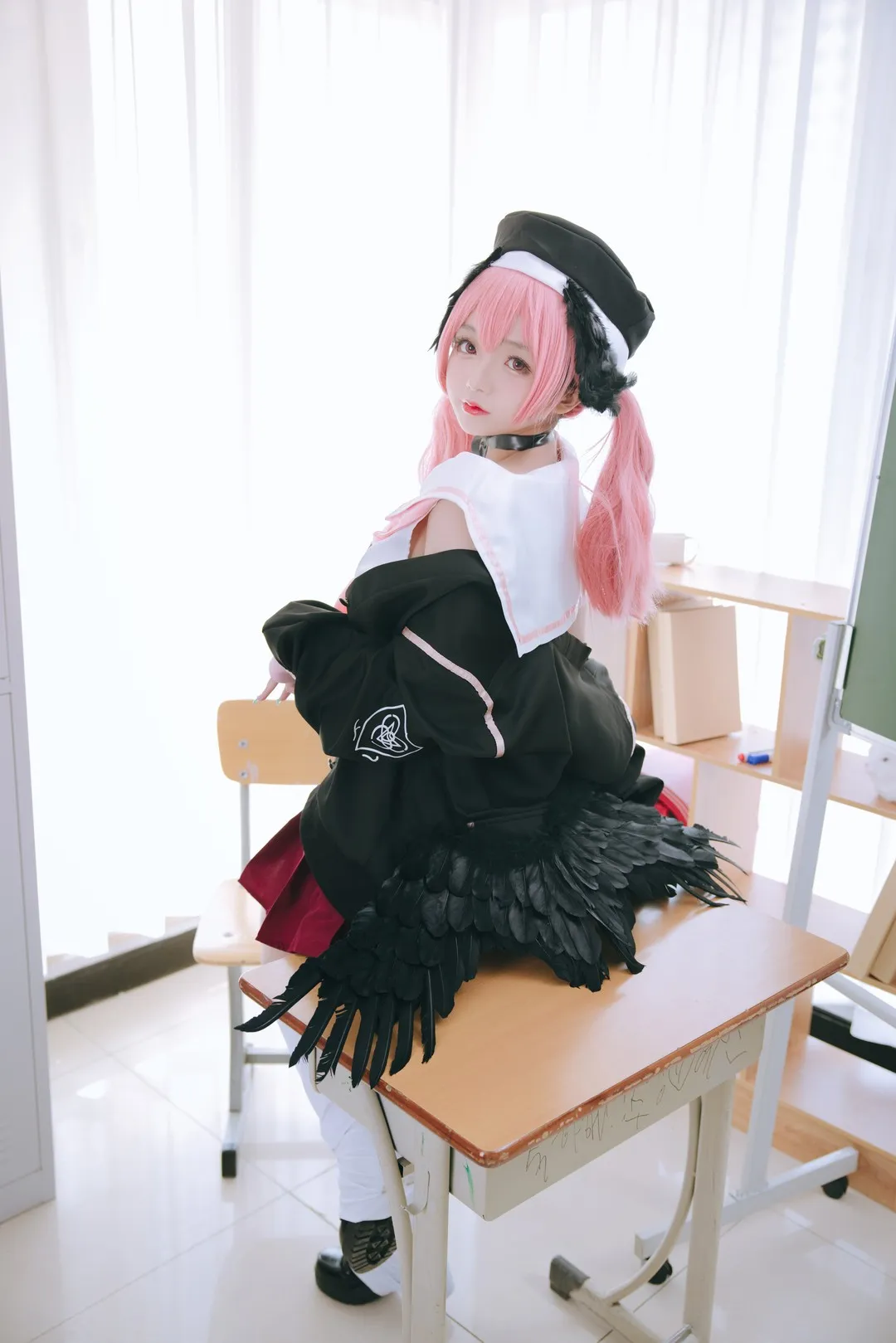 日奈娇作品目录|作品编号、合集列表与最新更新 日奈娇粉色双马尾黑白制服角色造型照片