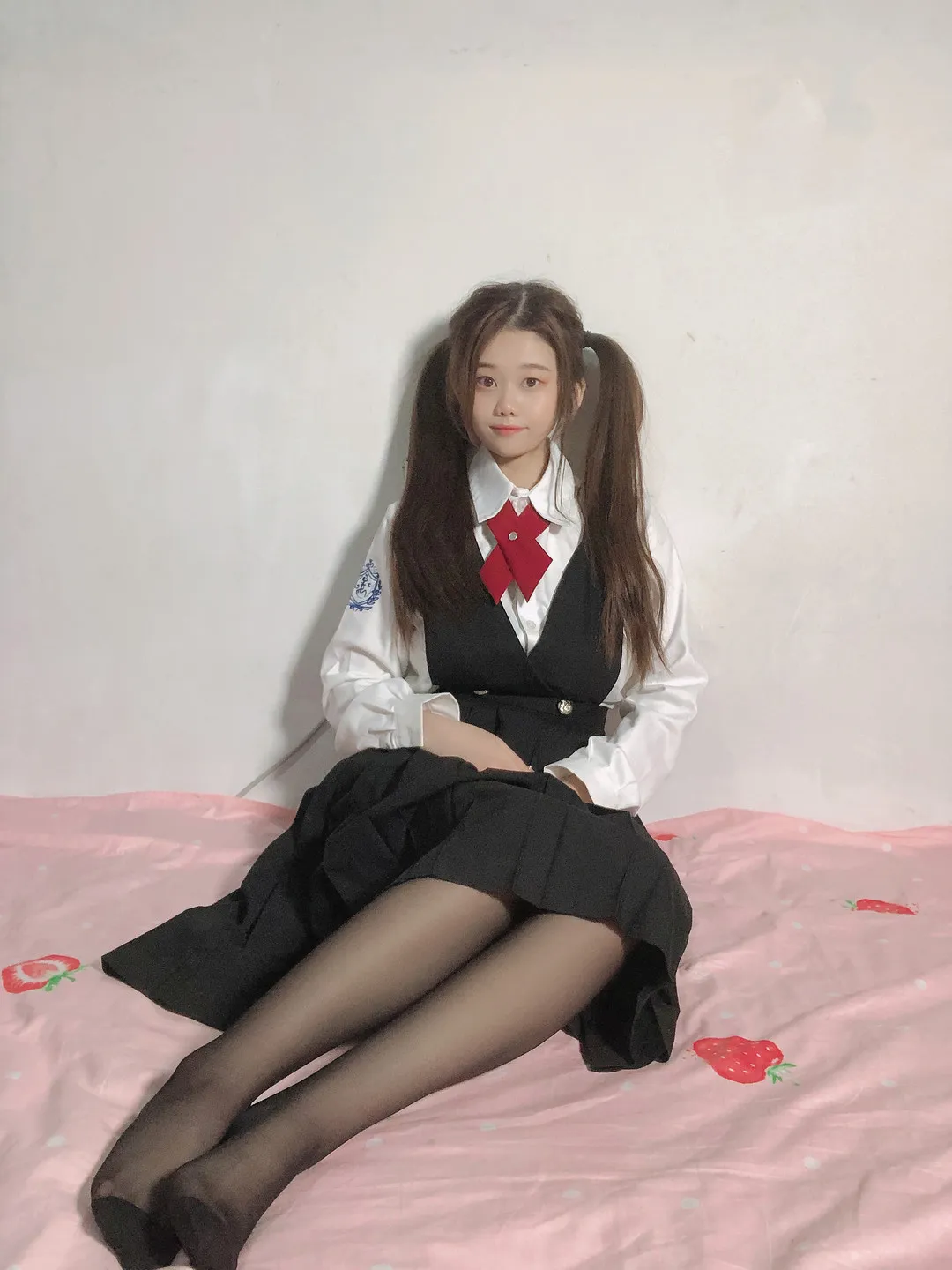 六碗鱼子酱作品目录｜作品编号、合集列表与最新更新 六碗鱼子酱黑白制服造型照片