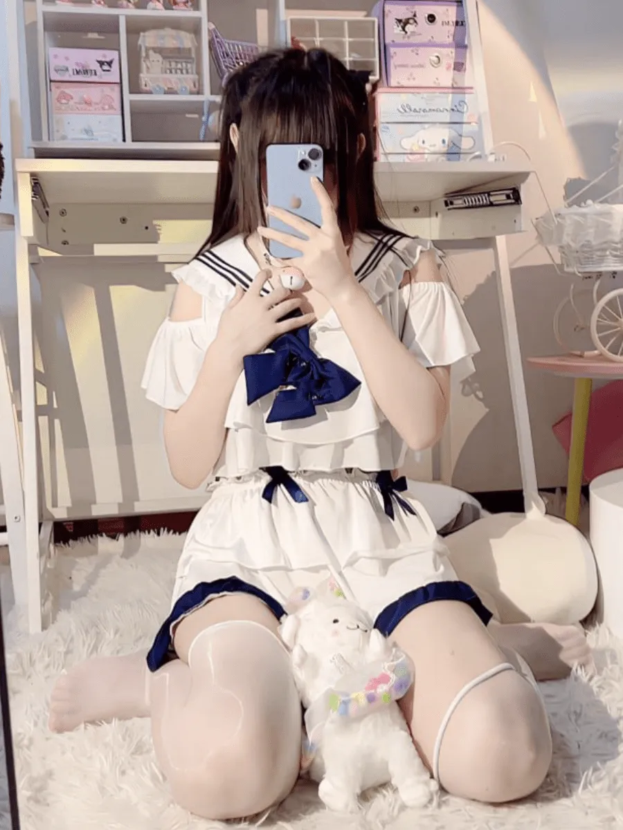 抖音奶糯作品目录｜编号更新与合集范围整理 抖音奶糯白色制服风格造型室内镜自拍