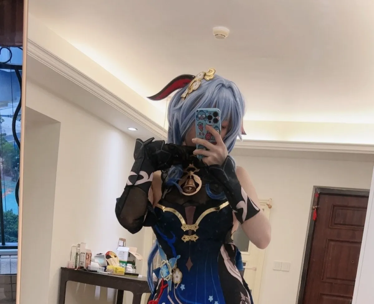 屑雪雪鸭作品目录|编号更新与合集范围整理 屑雪雪鸭蓝发角色Cosplay黑色服装造型