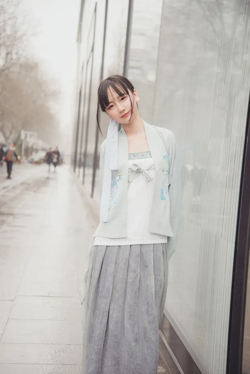弦音sic作品目录｜Cosplay作品编号更新与合集范围整理 弦音sic粉色服装室内造型照片