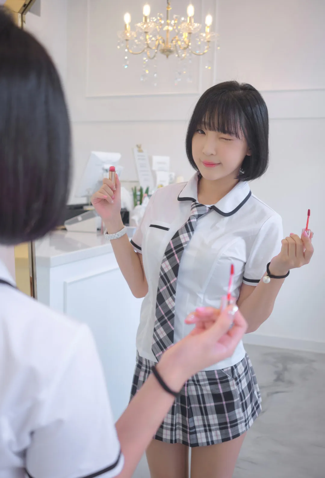 姜仁卿Kang Inkyung作品目录｜编号整理与合集范围更新 姜仁卿Kang Inkyung白色制服造型室内照片