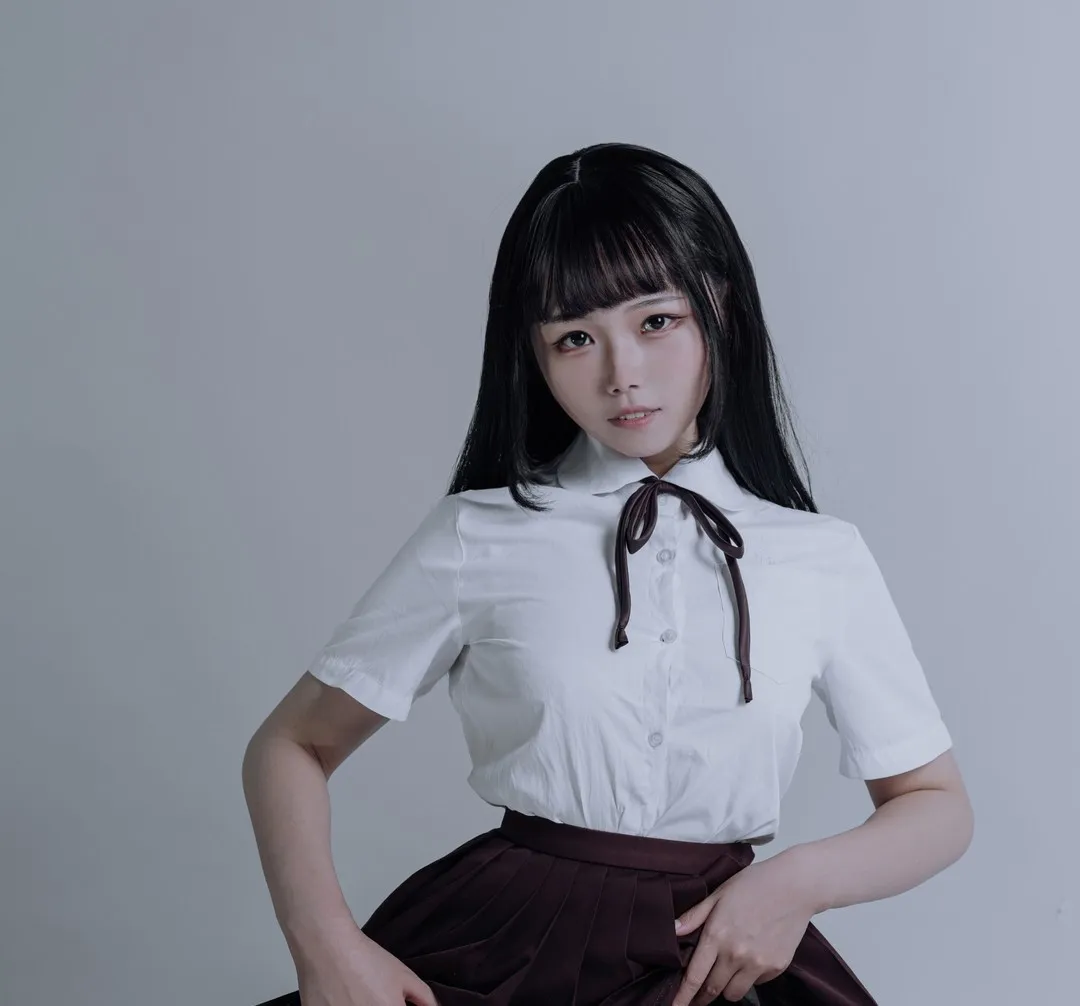 七月喵子作品目录|作品编号、合集列表与最新更新 七月喵子白色制服主题造型照片