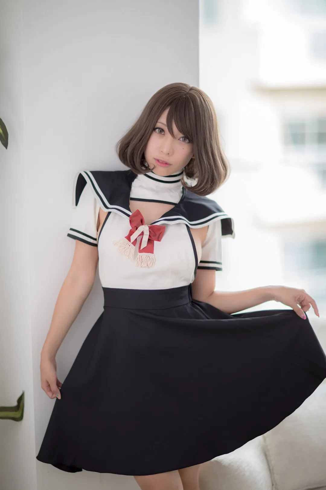 宫本彩希作品目录|作品编号、合集列表与最新更新 宫本彩希黑白制服造型室内全身照片