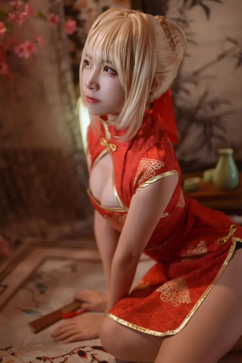 二佐nisa作品目录|作品编号、合集列表与最新更新 二佐nisa红色角色服装造型照片