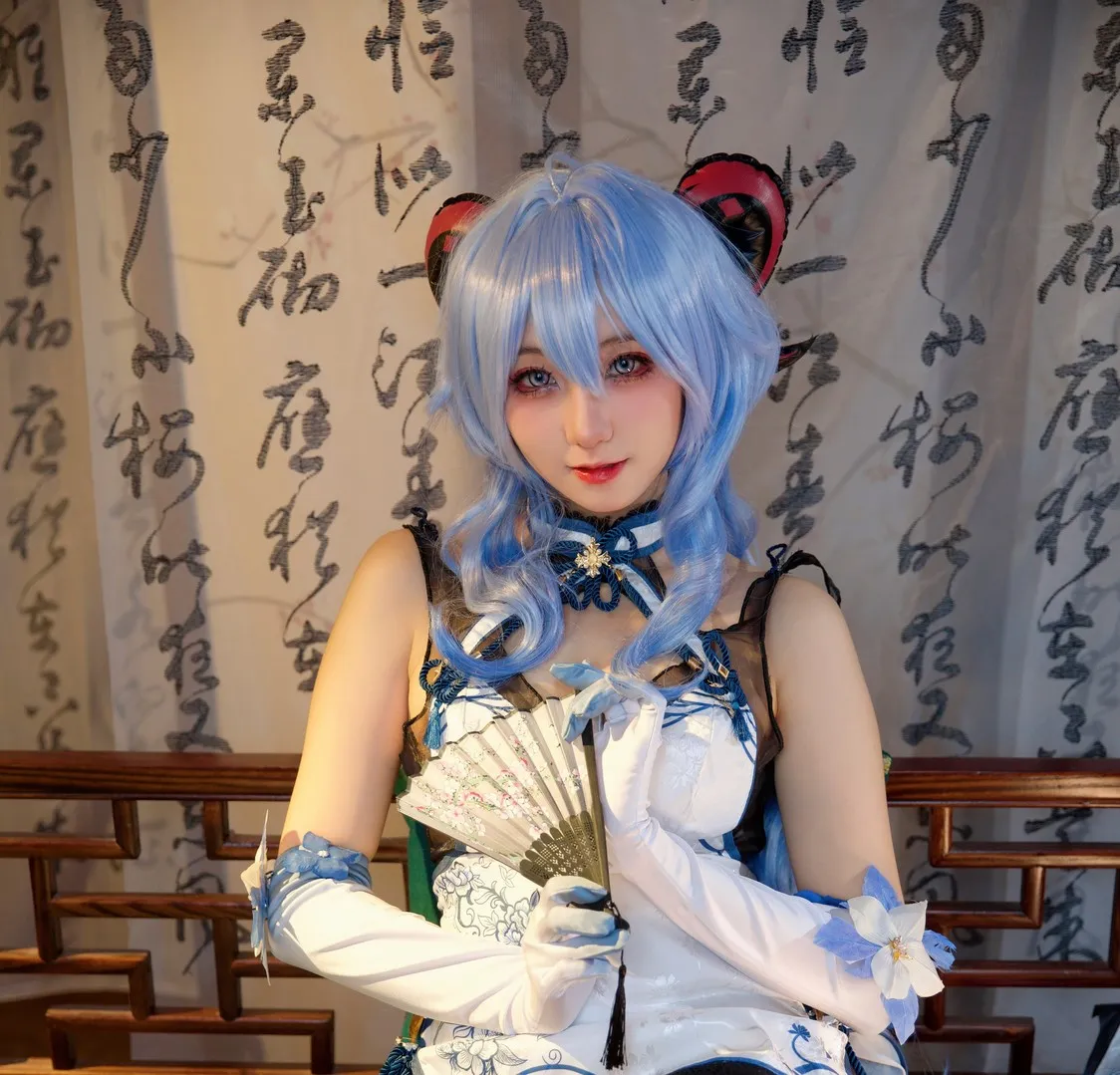 屑雪雪鸭作品目录|编号更新与合集范围整理 屑雪雪鸭蓝发角色白蓝服饰正面Cosplay