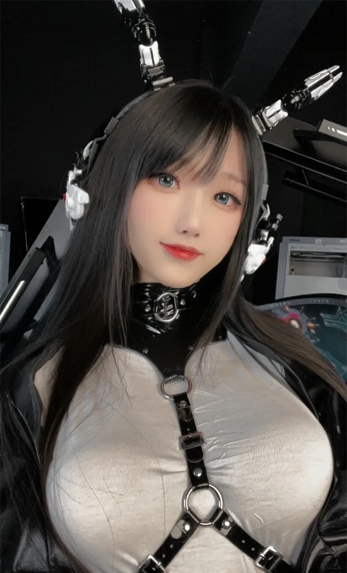 抖个姬灵作品目录｜COS造型编号与合集范围整理 抖个姬灵黑白角色造型科技感背景照片