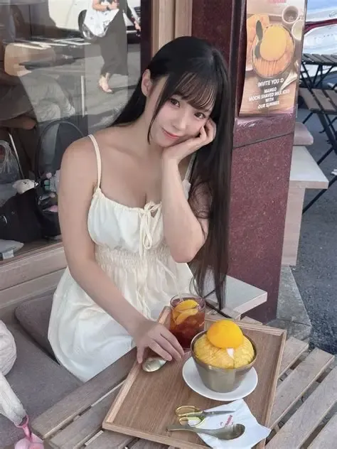 晴兒littlesshine作品目录｜编号更新与合集范围整理 晴兒littlesshine白色服装造型街景照片