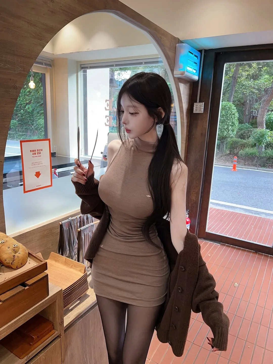 s0on_ho作品目录｜作品编号、合集列表与最新更新 s0on_ho室内深色服装造型照片