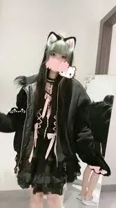 一只可爱简作品目录｜作品编号、合集列表与最新更新 一只可爱简视觉作品中的场景色彩与光线效果