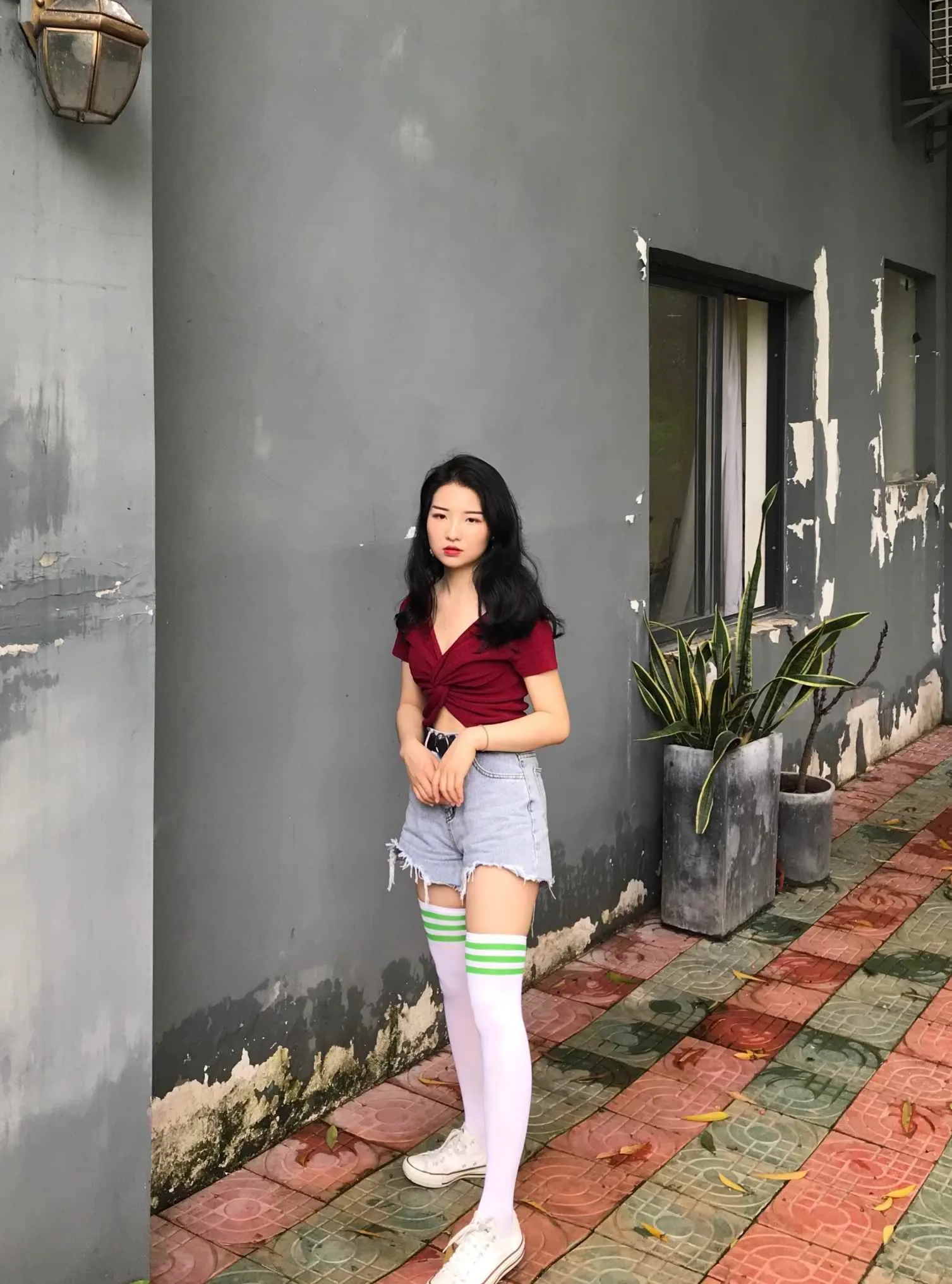最爱帆布鞋作品目录｜编号更新与合集范围整理 最爱帆布鞋红色上衣户外墙面造型照片