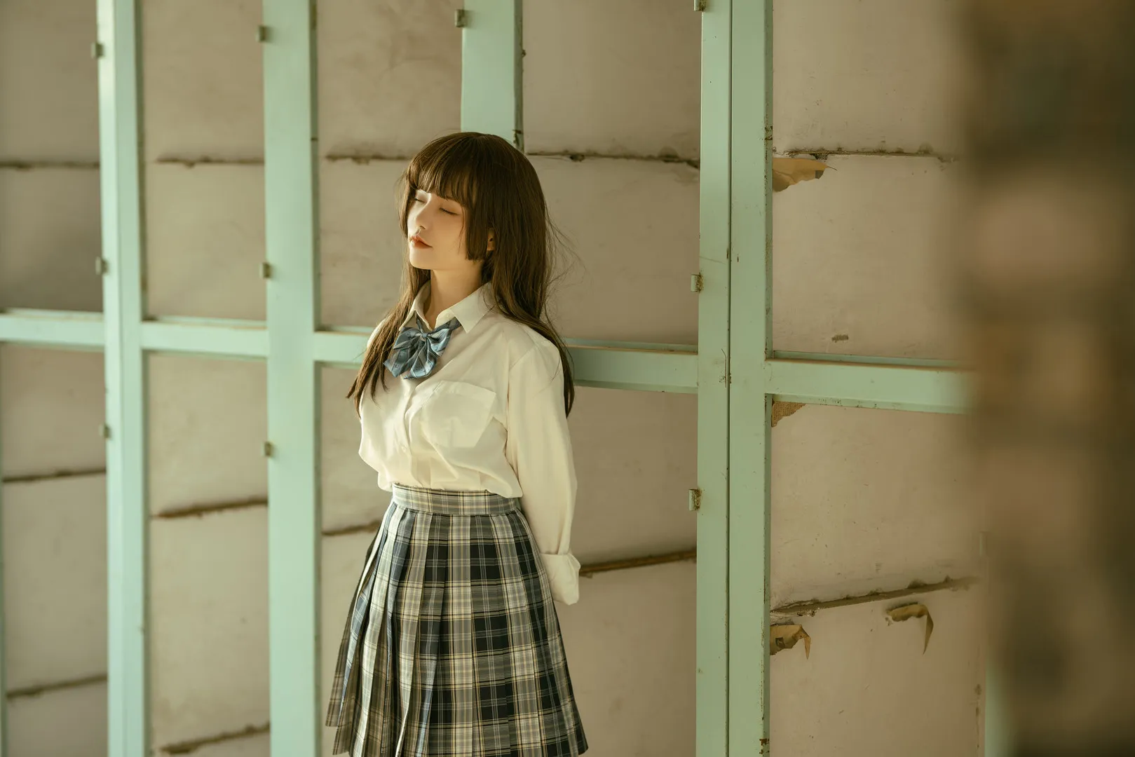桃良阿宅作品目录|作品编号、合集范围与最新更新整理 桃良阿宅白色制服与格纹裙校园造型