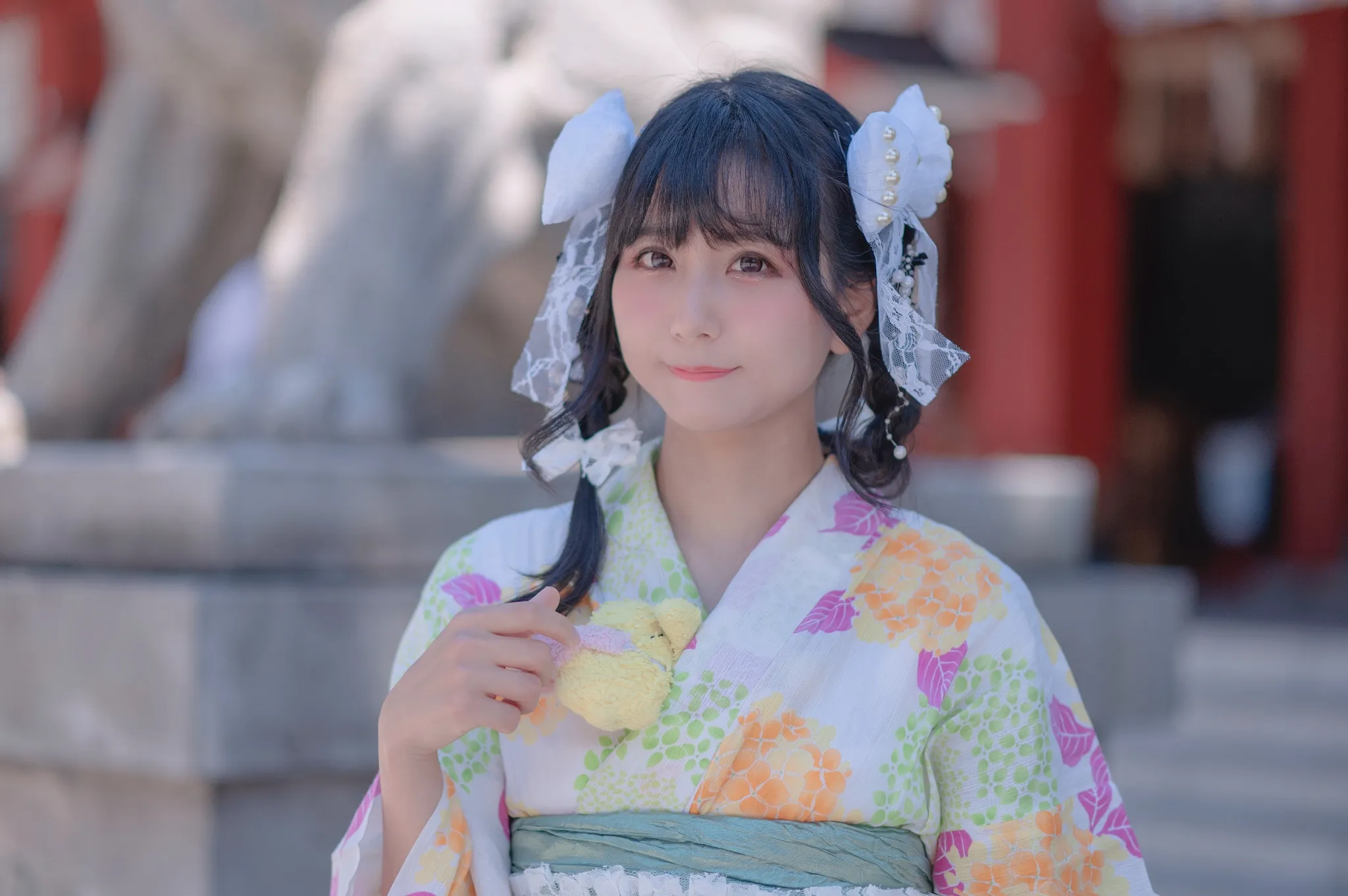柳丸作品目录｜编号更新、合集范围与代表作品线索 柳丸传统服饰造型与户外场景照片