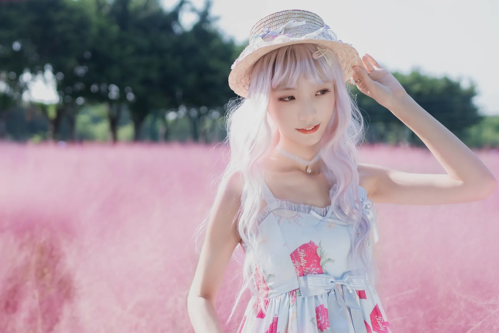西瓜少女 编号更新记录：作品目录与先看入口 西瓜少女粉色草海草莓印花裙近景写真