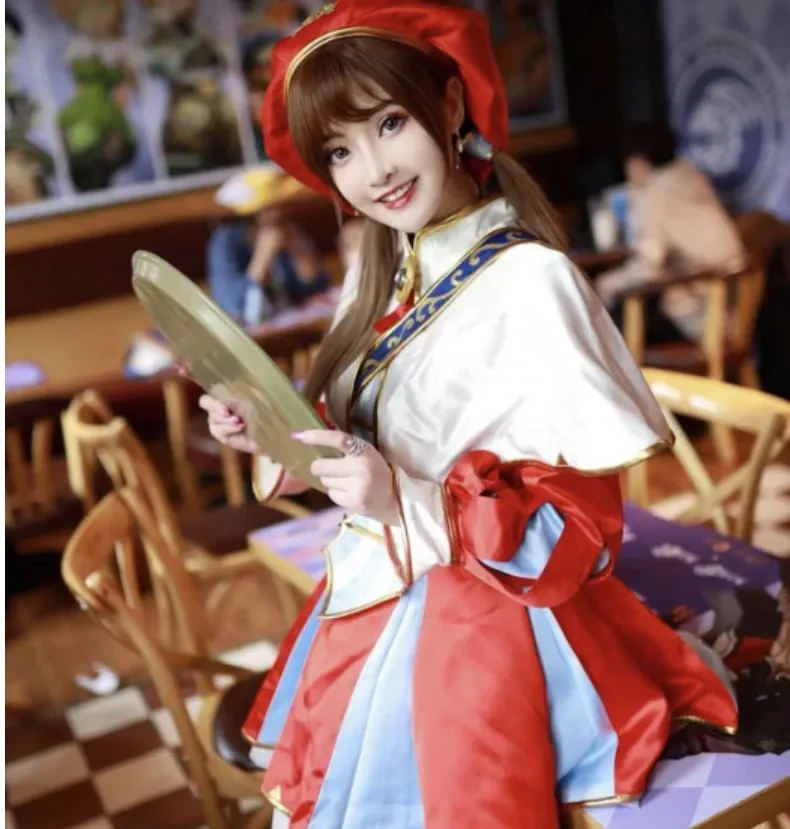 露儿大魔王戴红色贝雷帽手持托盘的餐厅女仆服务生装束
