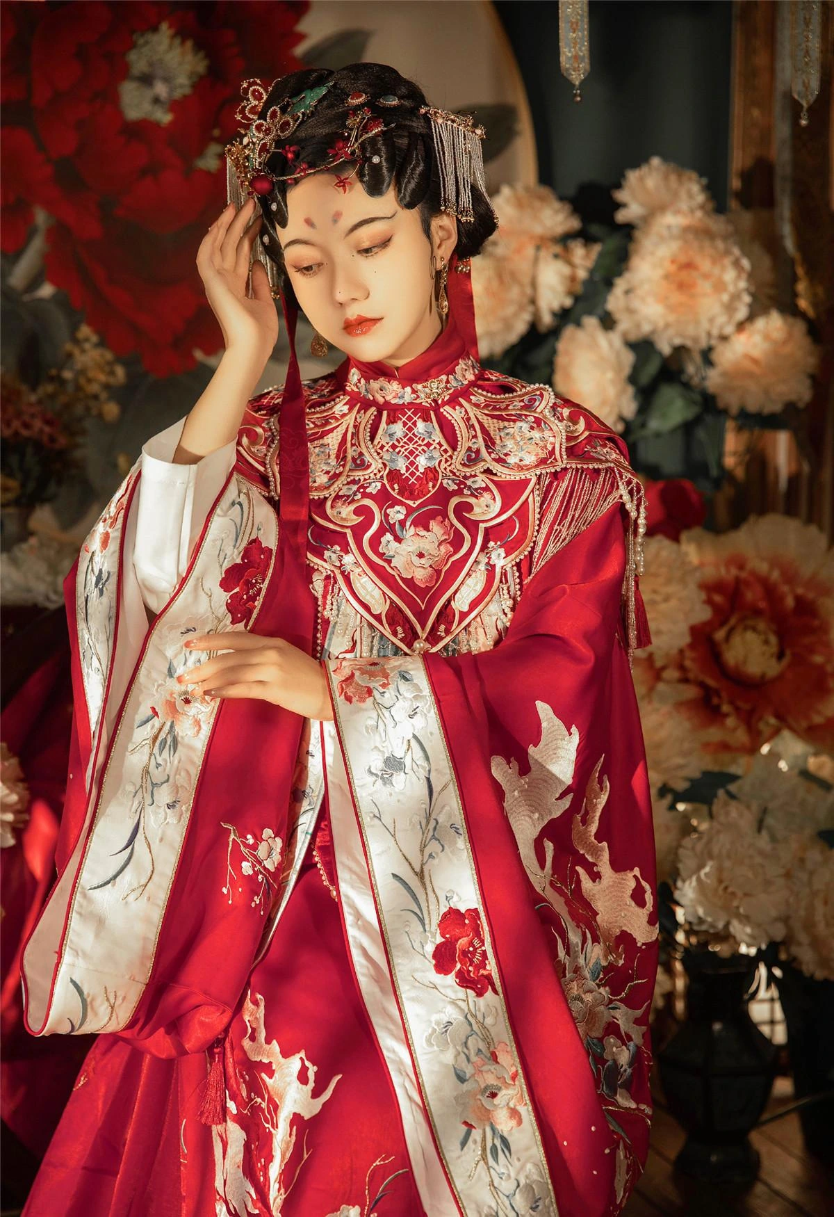 洛丽塔大哥作品目录｜作品编号、合集列表与最新更新 洛丽塔大哥角色服饰坐姿造型照片